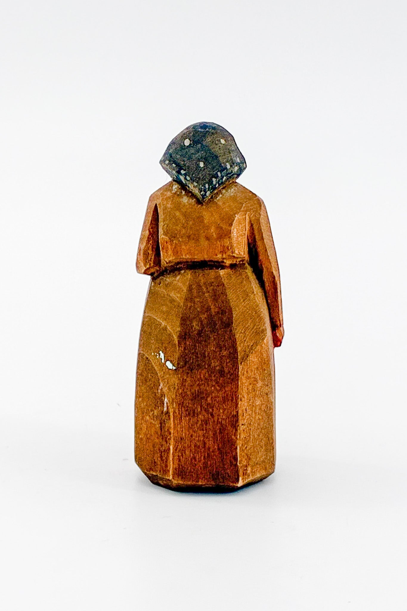 Vintage Wood Carved Figurine "Old Lady with Bible" / 木彫りの人形「聖書を持つ老婦人」