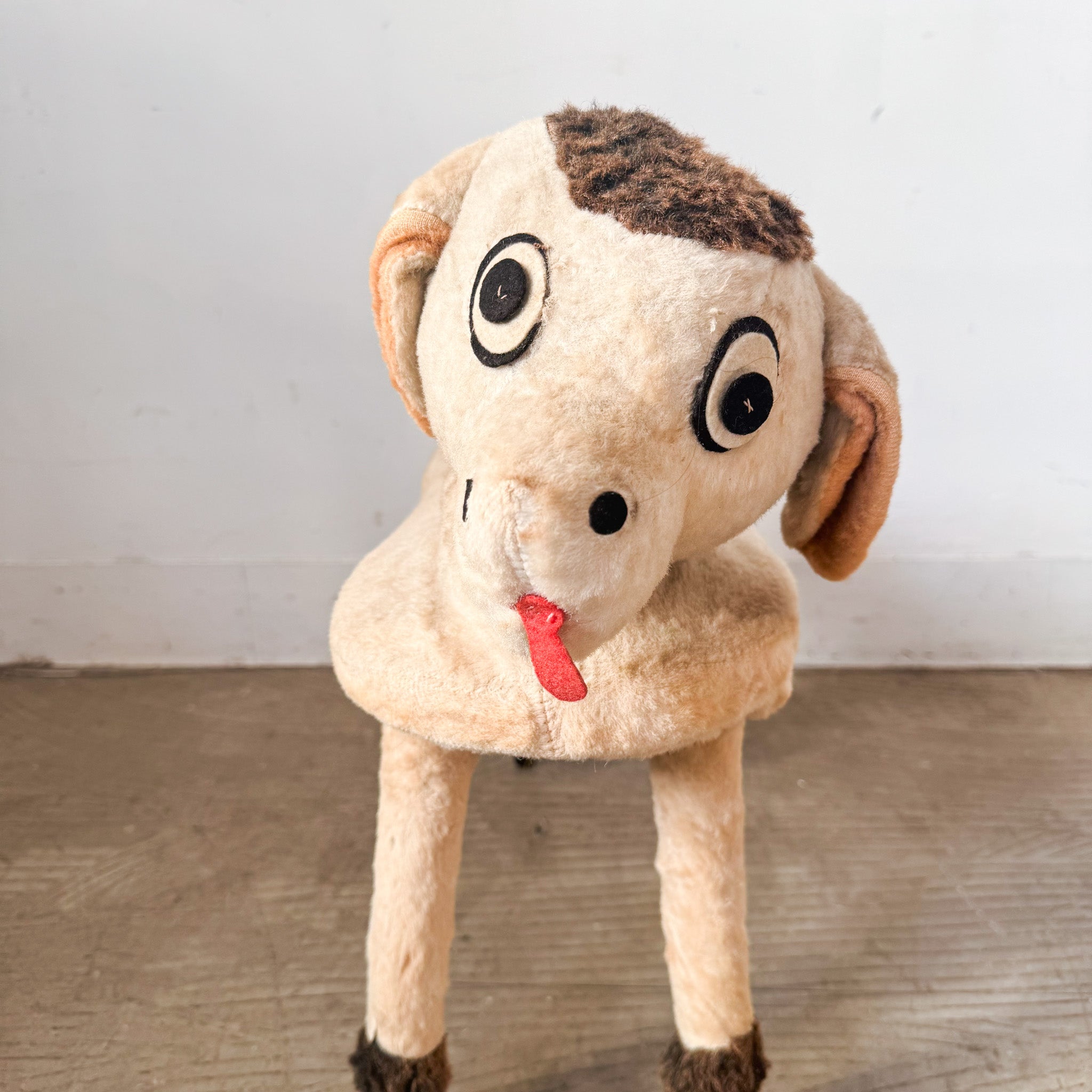 Lamb Stand / 子羊のスタンド