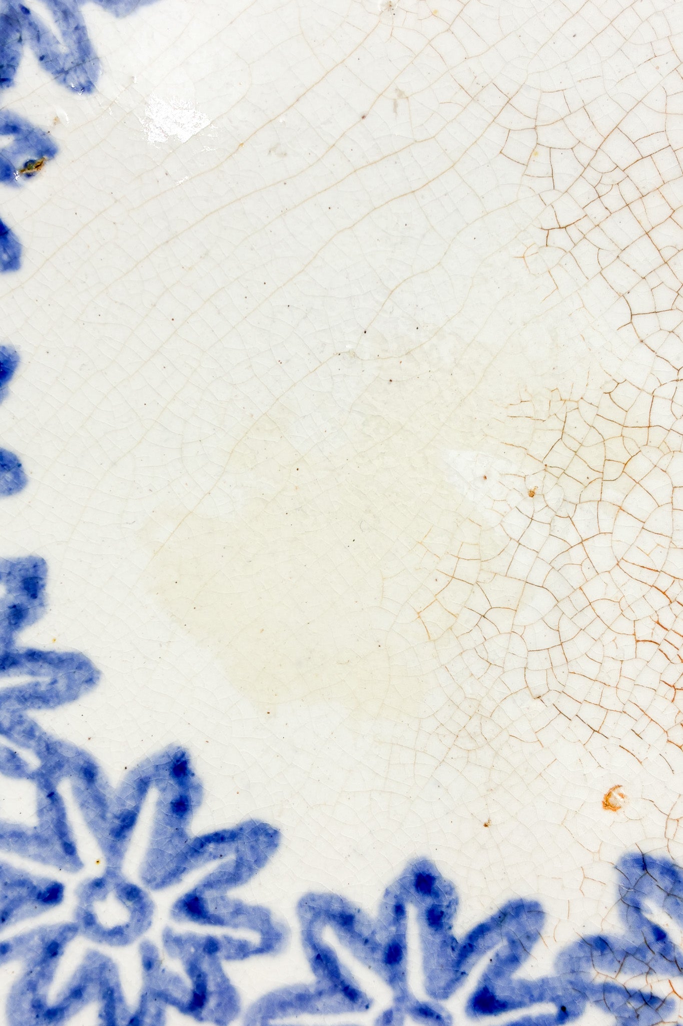 Pictorial Ceramic Plate (Flower Pattern) / 陶器 絵皿 (花柄)