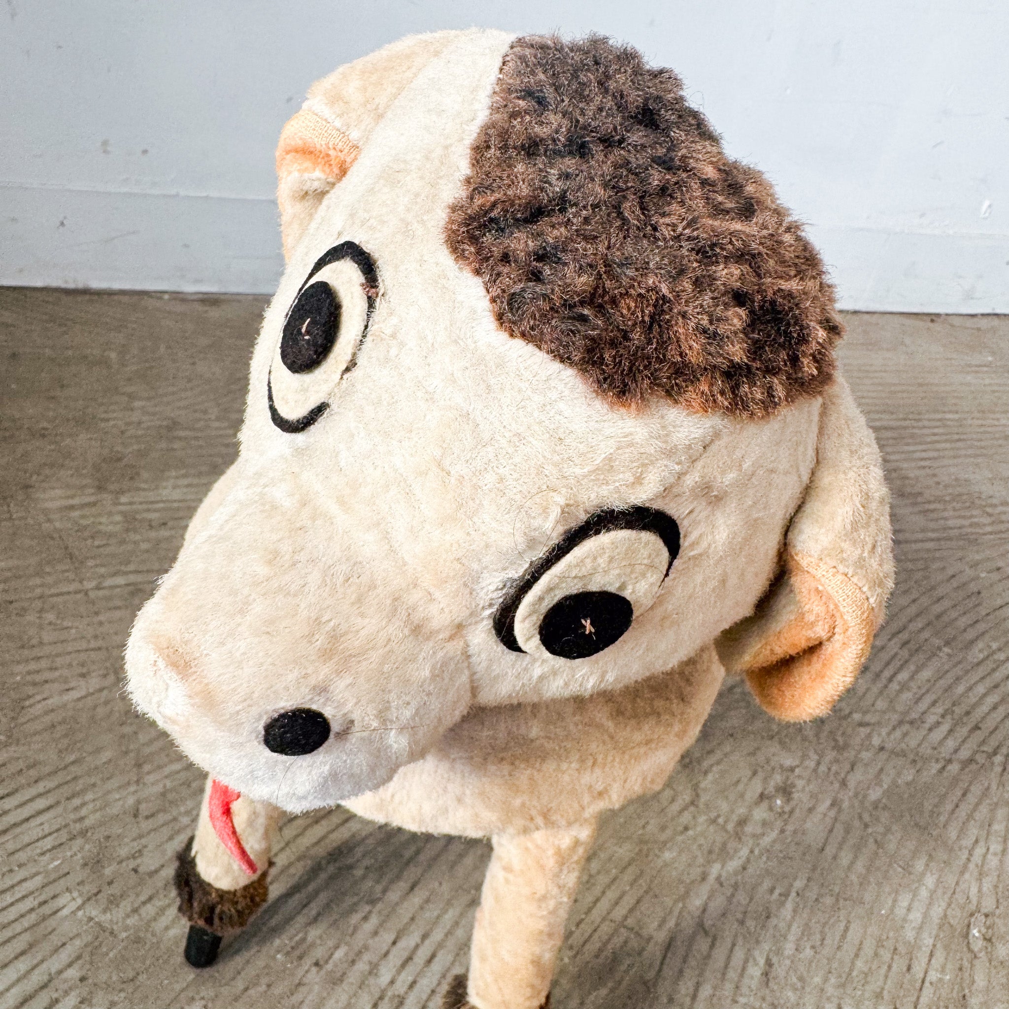 Lamb Stand / 子羊のスタンド