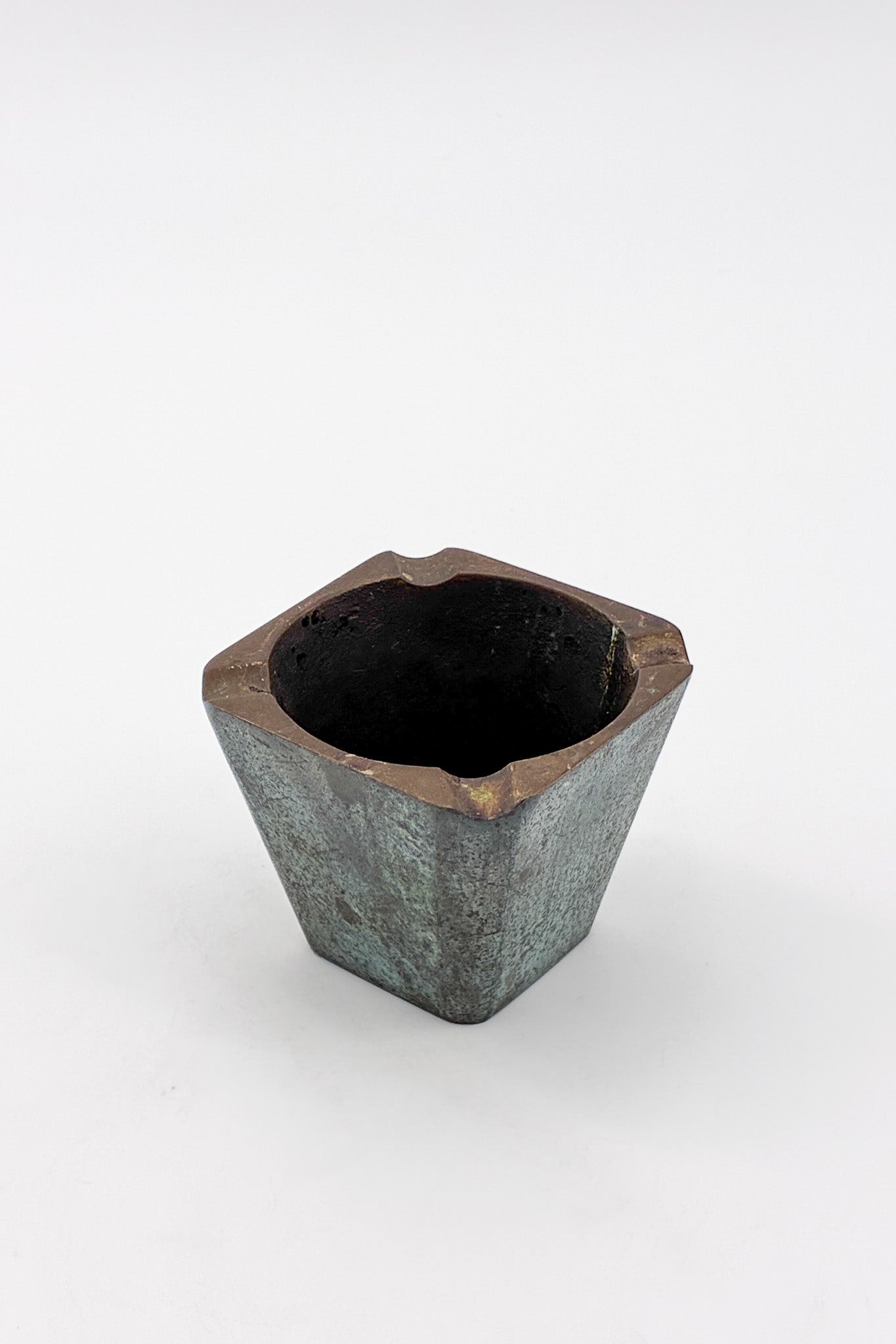 Cast Iron Ashtray with Bell Logo / 鋳鉄製灰皿