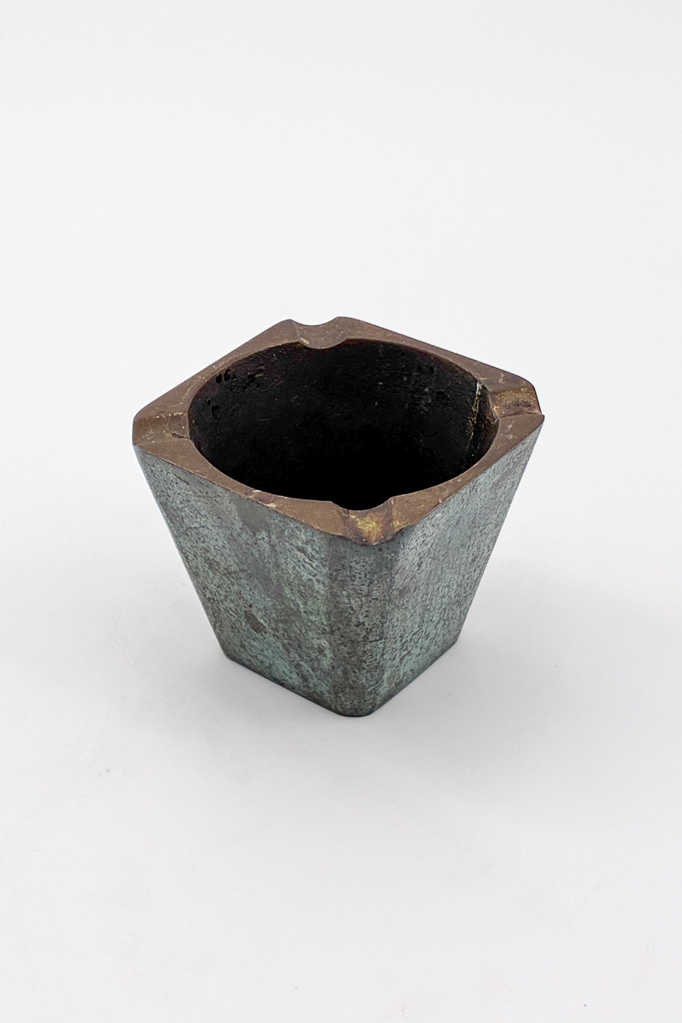 Cast Iron Ashtray with Bell Logo / 鋳鉄製灰皿