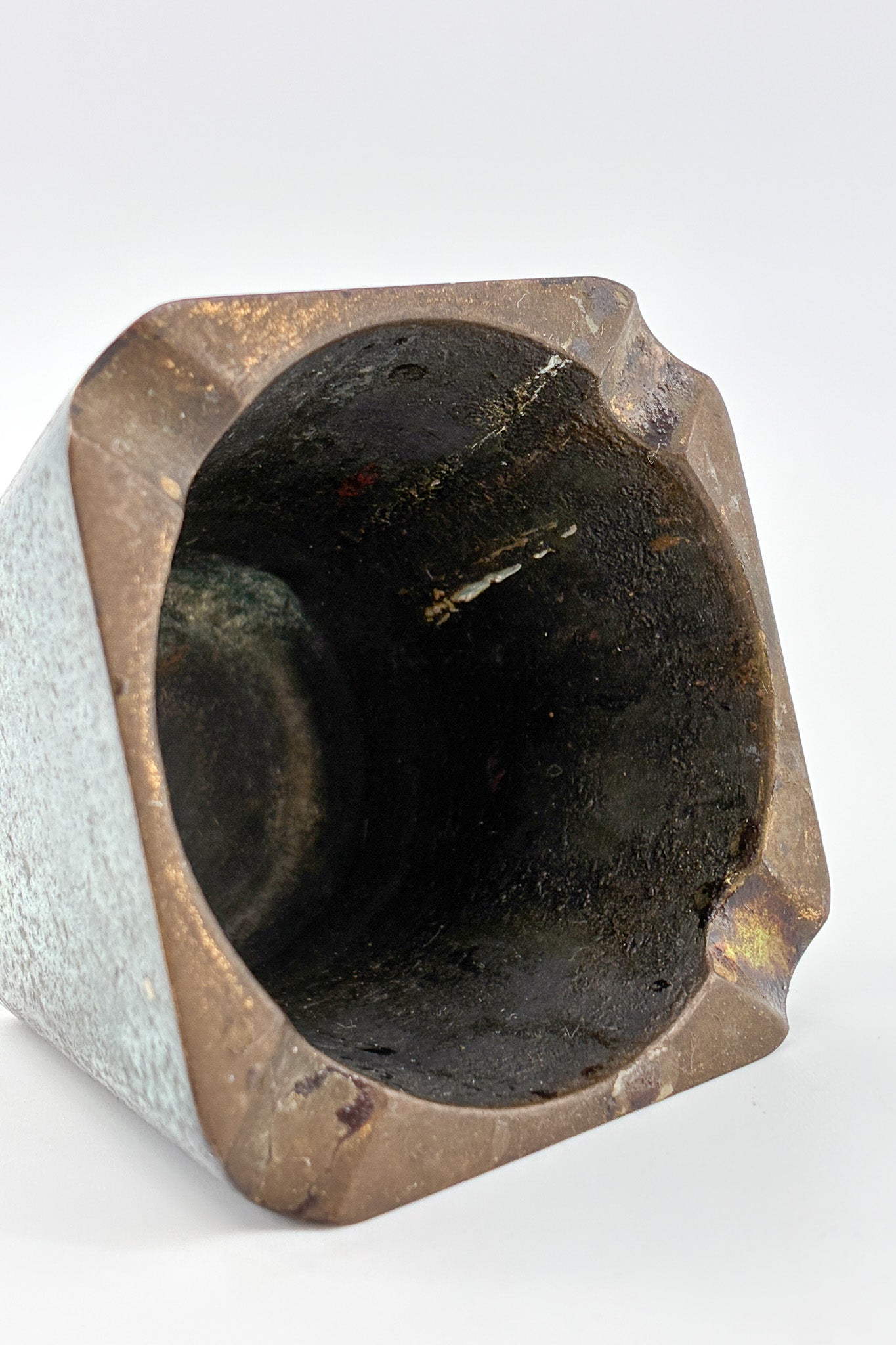 Cast Iron Ashtray with Bell Logo / 鋳鉄製灰皿