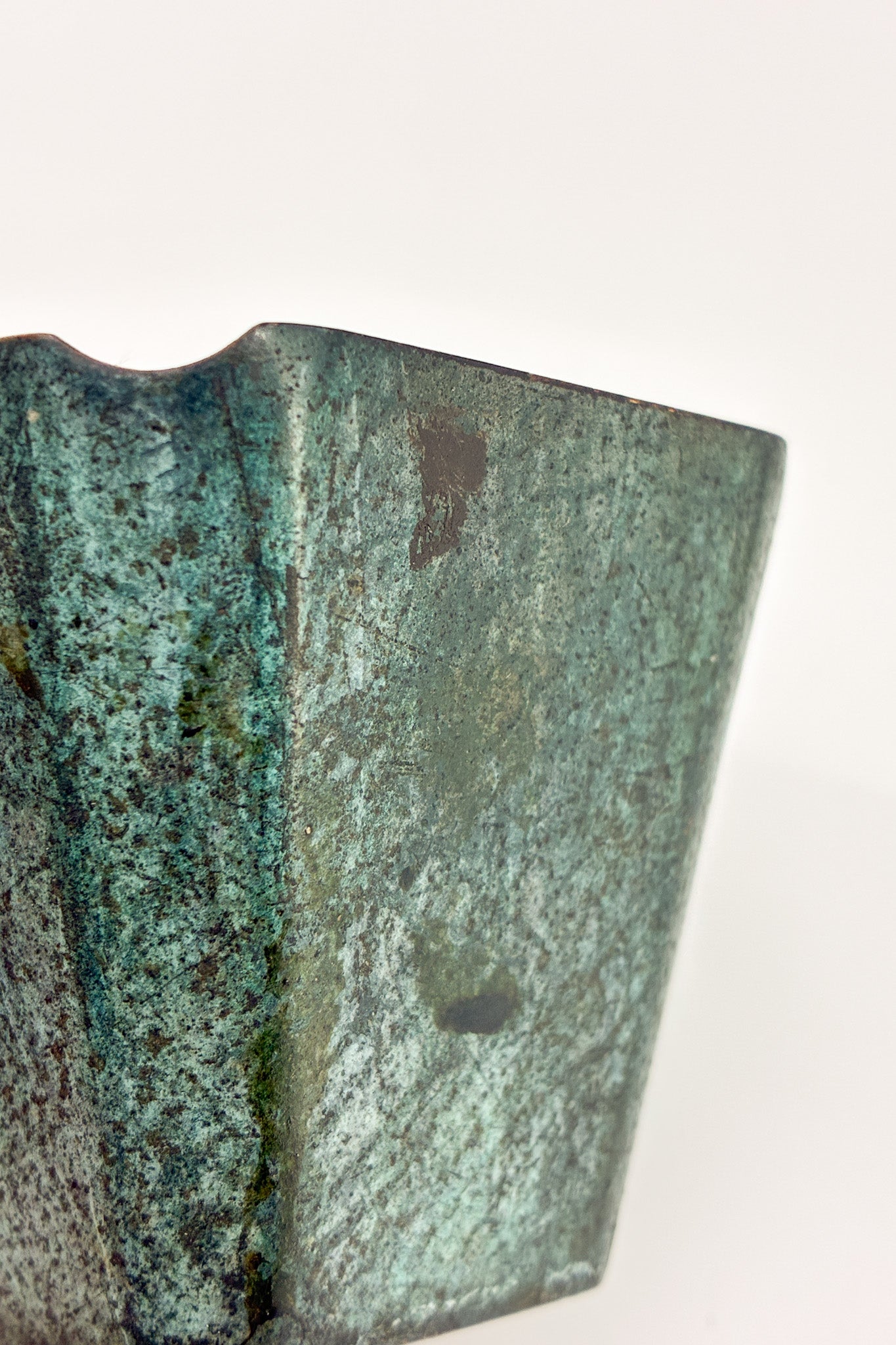 Cast Iron Ashtray with Bell Logo / 鋳鉄製灰皿