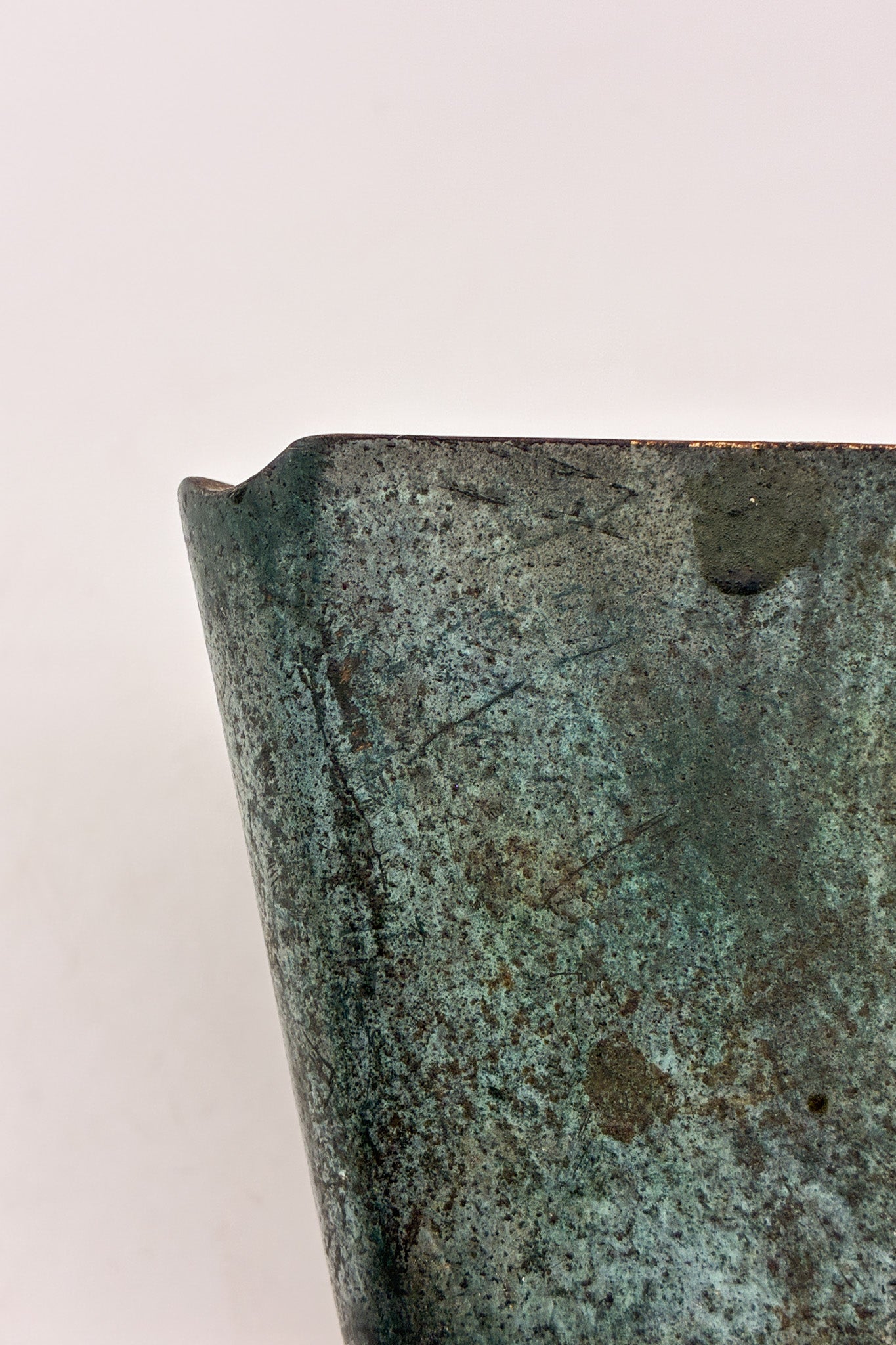 Cast Iron Ashtray with Bell Logo / 鋳鉄製灰皿