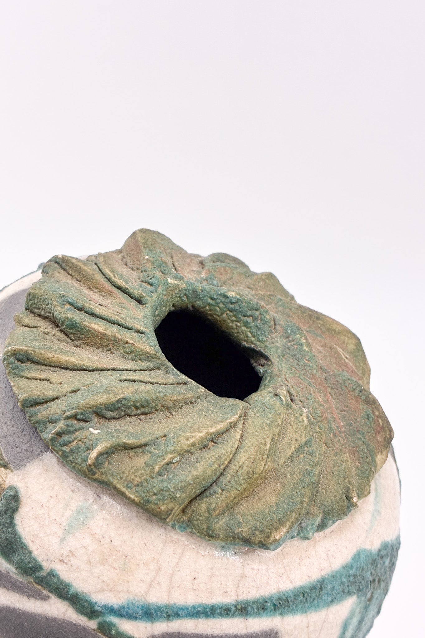 Small Ceramic Vessel with Textured Surface / 小さな装飾陶器