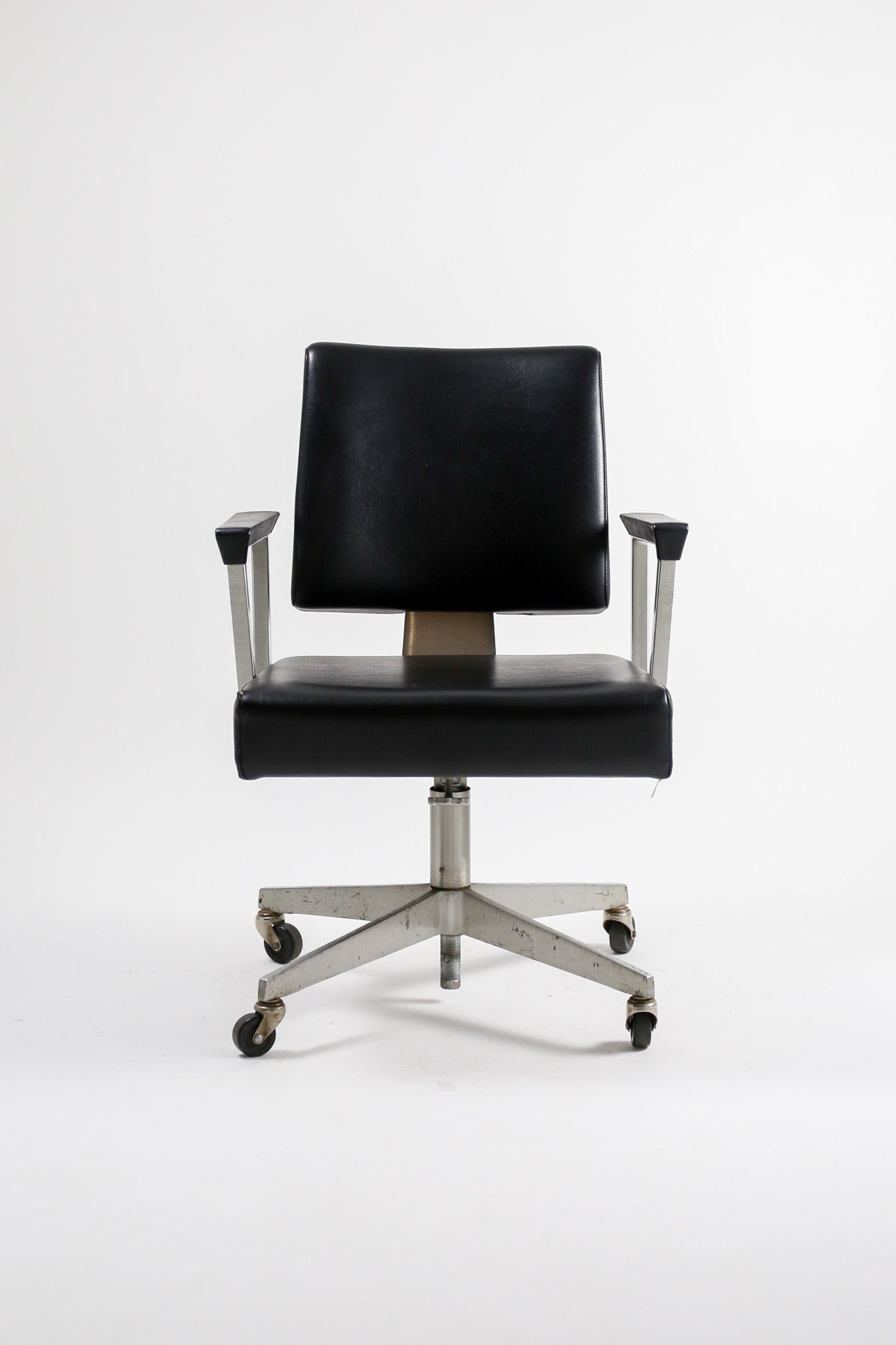 Vintage "Good Form" Aluminum Armchair / ヴィンテージ "グッドフォーム" アルミ アームチェア