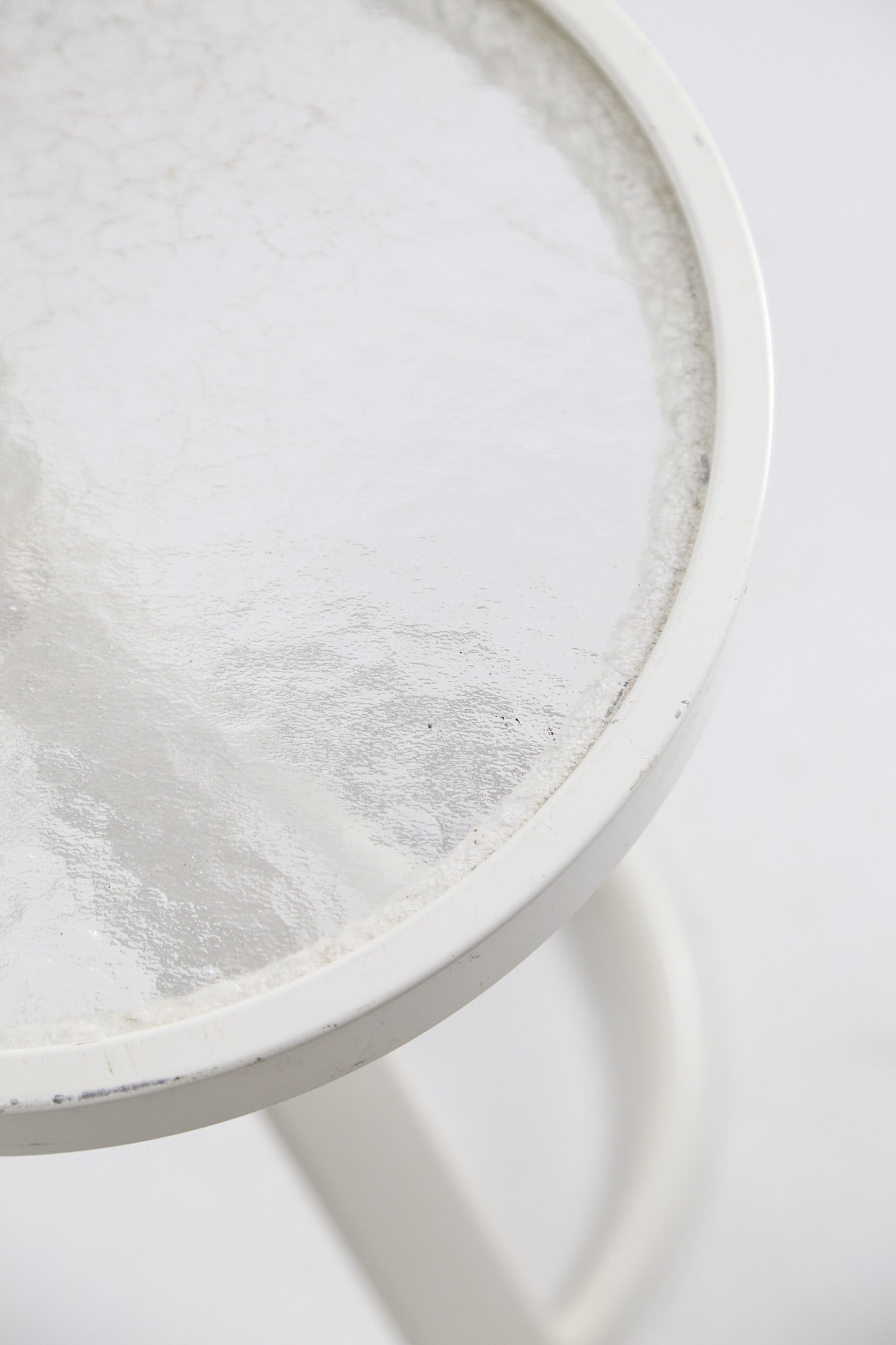 Z-Shape  Round Tea Table Acrylic by Tropitone / Z型 トロピトンティーテーブル