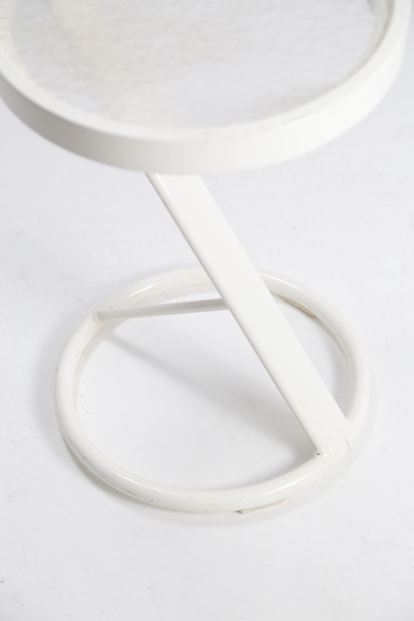 Z-Shape  Round Tea Table Acrylic by Tropitone / Z型 トロピトンティーテーブル