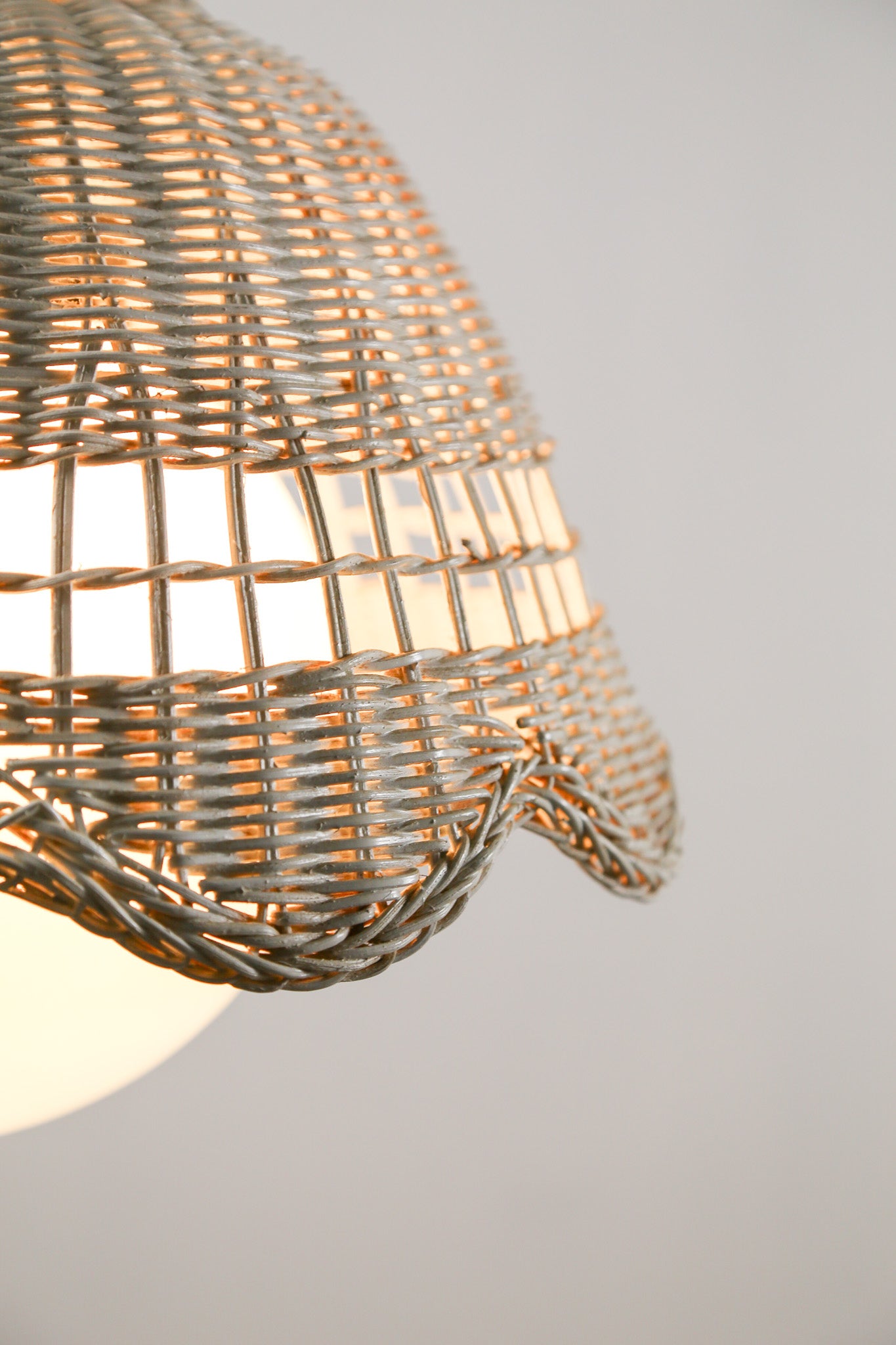 White Wicker & Round Glass Table Lamp / 白籐編み＋丸ガラス テーブルライト