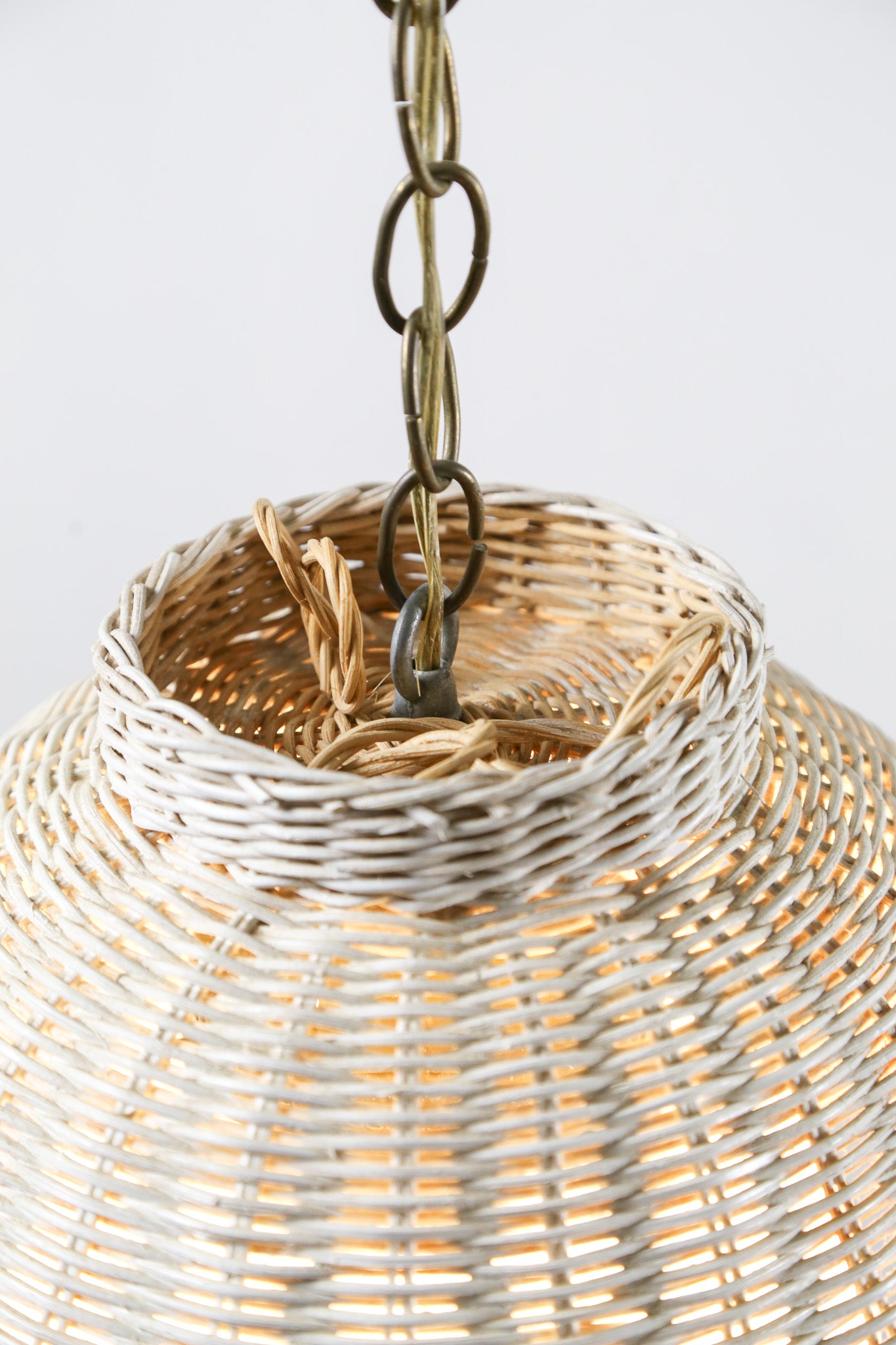 White Wicker & Round Glass Table Lamp / 白籐編み＋丸ガラス テーブルライト