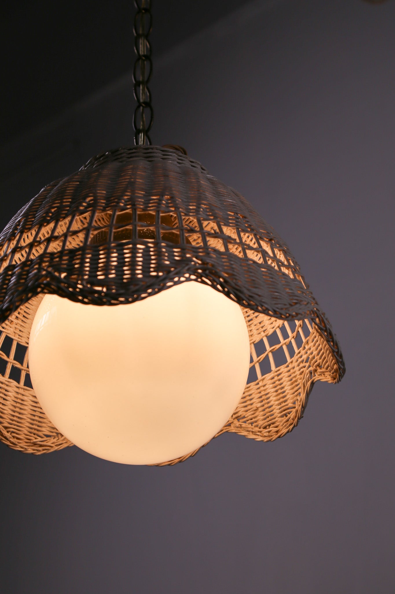 White Wicker & Round Glass Table Lamp / 白籐編み＋丸ガラス