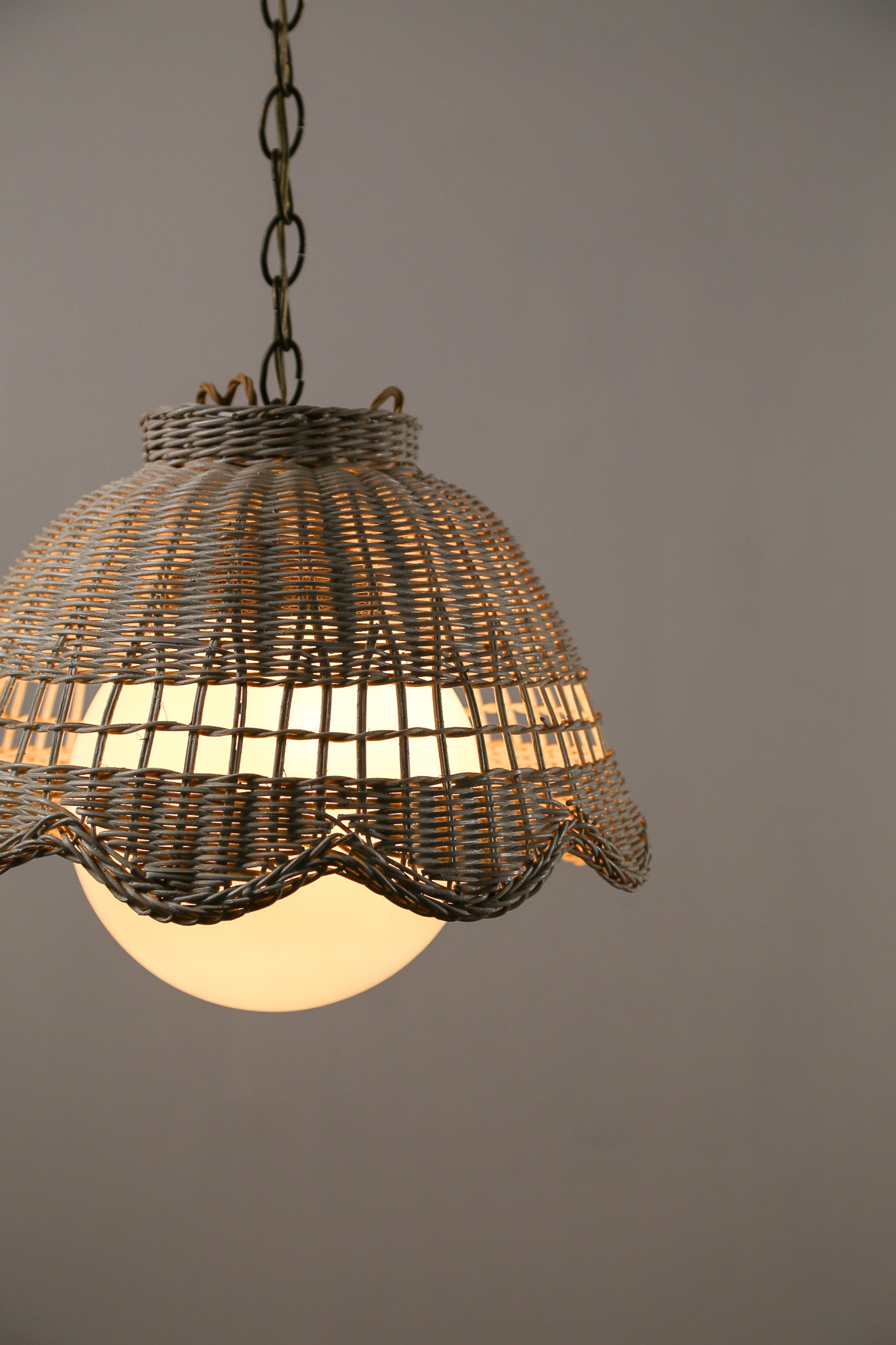 White Wicker & Round Glass Table Lamp / 白籐編み＋丸ガラス テーブルライト