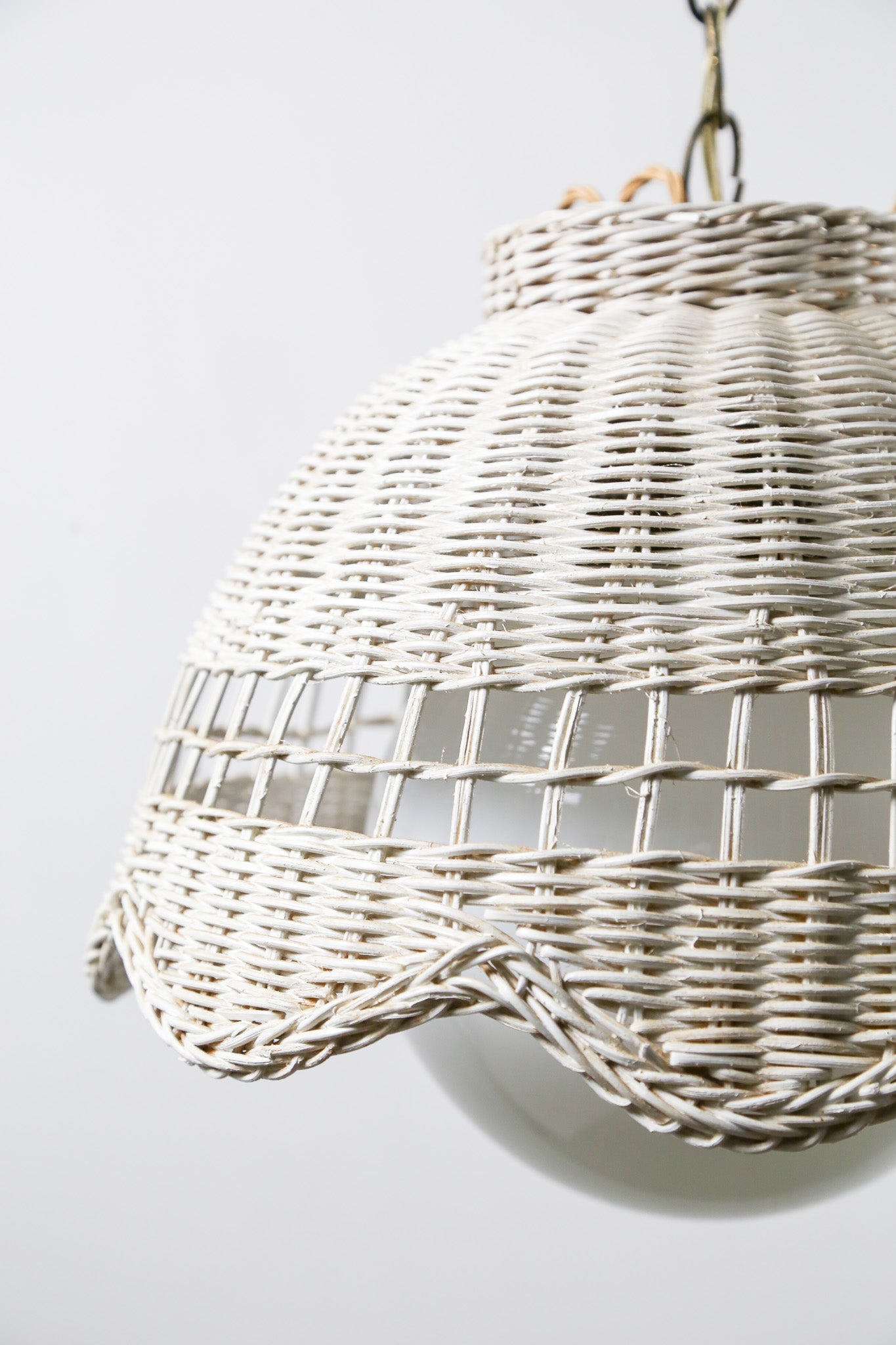 White Wicker & Round Glass Table Lamp / 白籐編み＋丸ガラス テーブルライト