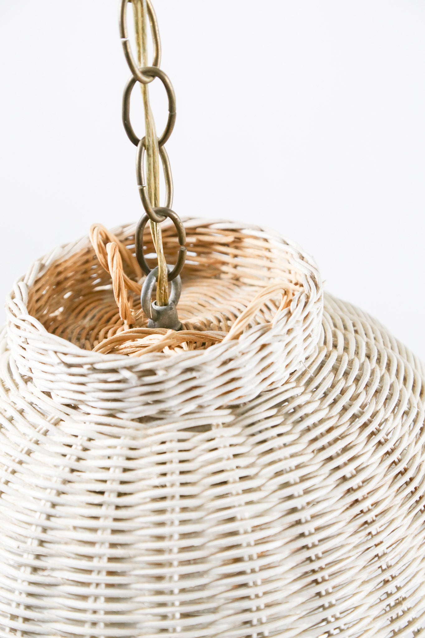 White Wicker & Round Glass Table Lamp / 白籐編み＋丸ガラス テーブルライト