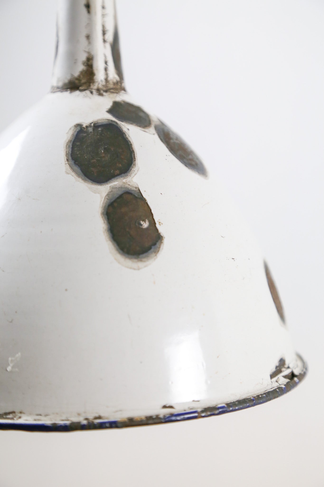 White Enamel Funnel Pendant Light / 白ホーロー ジョウゴ ライト