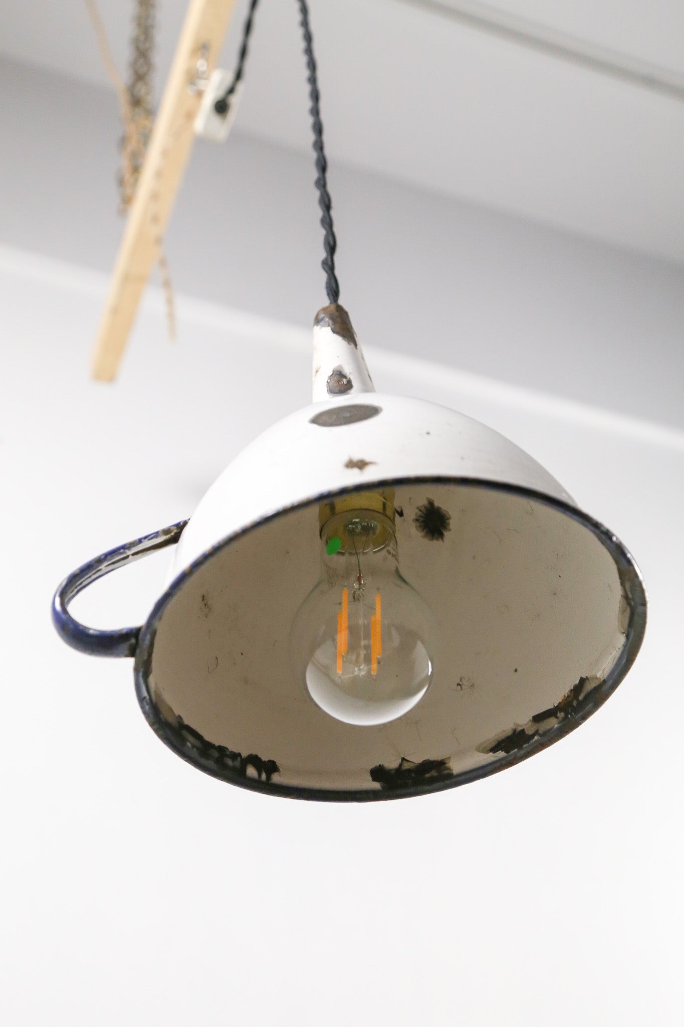 White Enamel Funnel Pendant Light / 白ホーロー ジョウゴ ライト