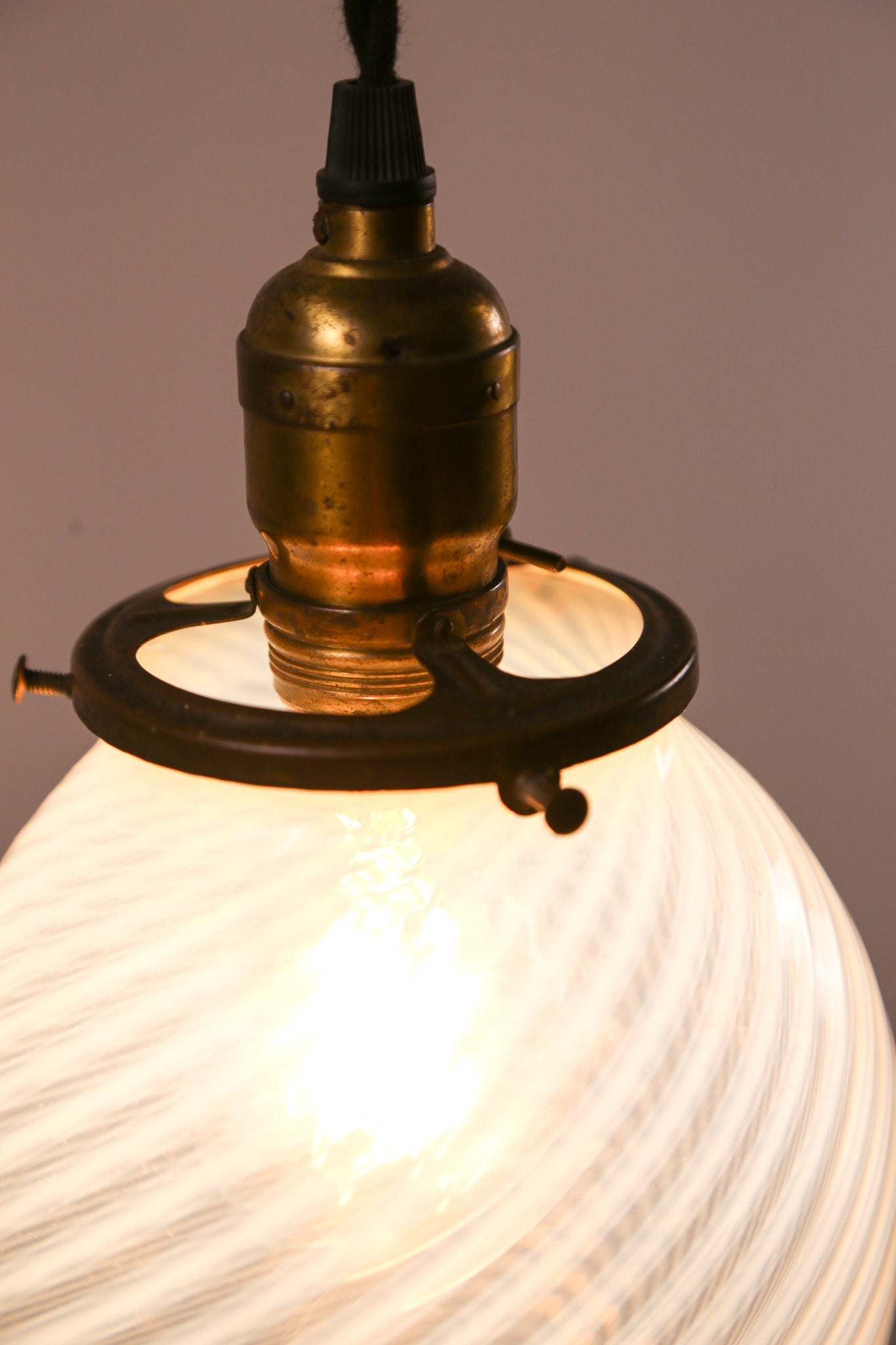 Drip Shaped Opalescent Glass Pendant Light / ドリップ型 オパールセントシェードライト