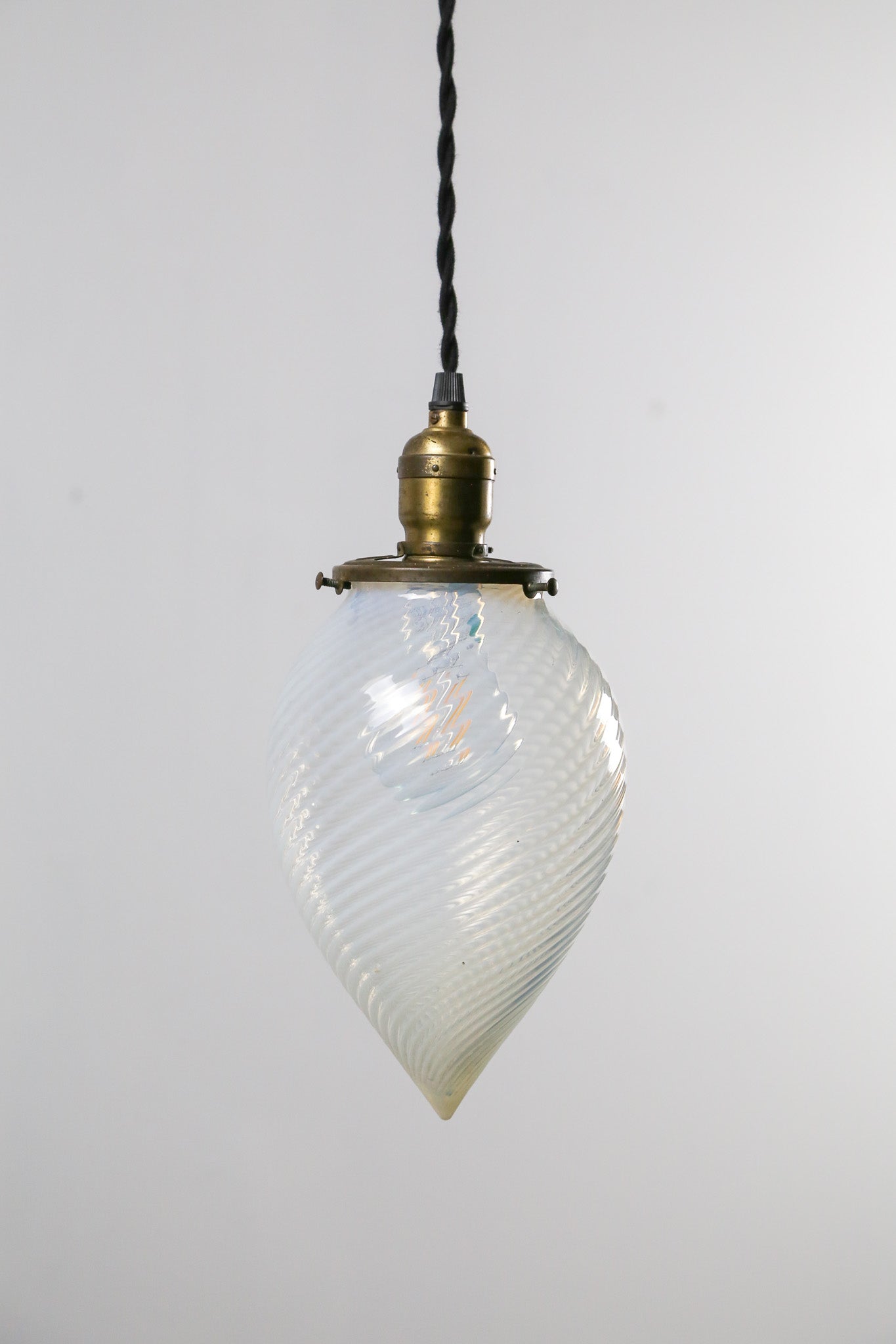 Drip Shaped Opalescent Glass Pendant Light / ドリップ型 オパールセントシェードライト