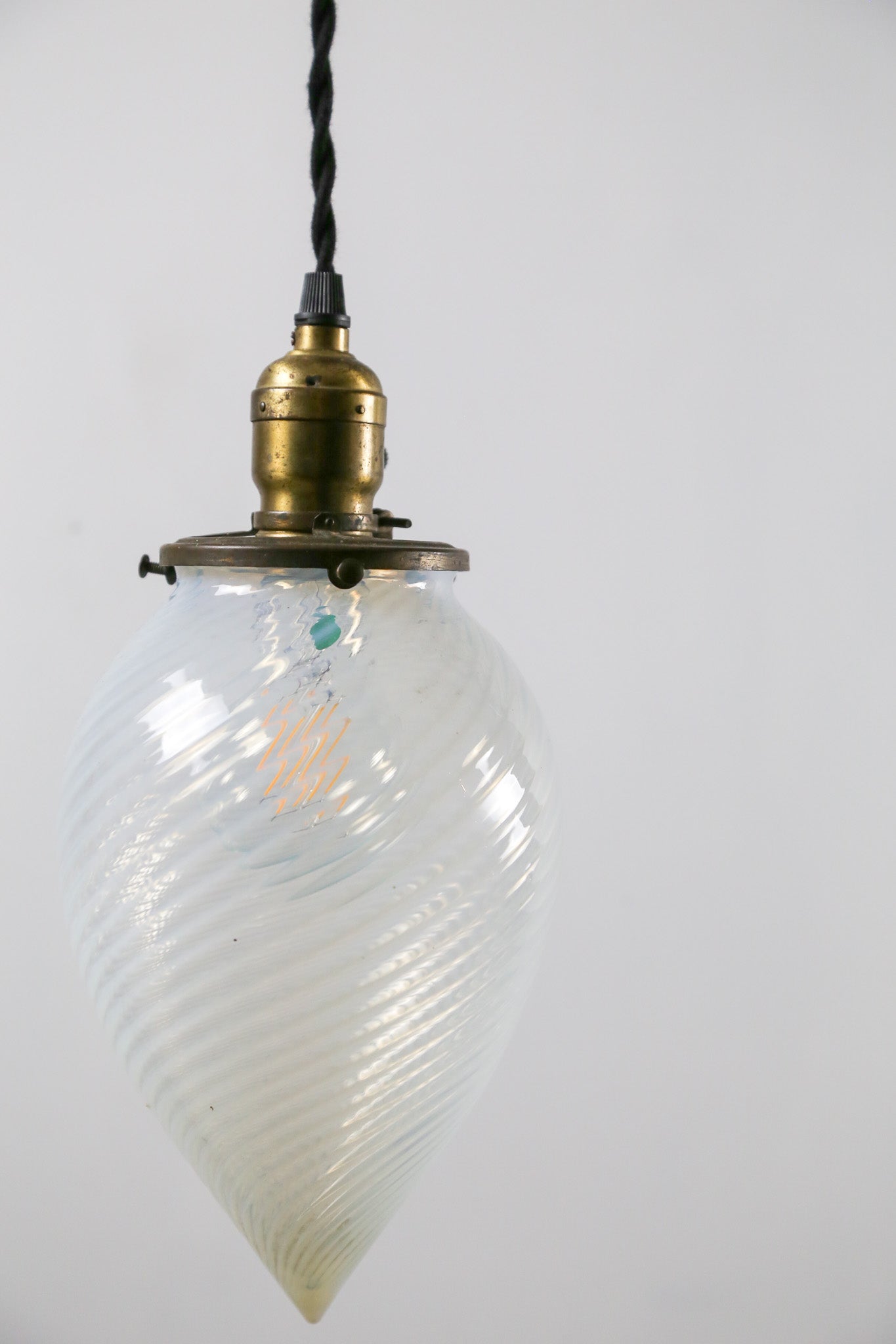 Drip Shaped Opalescent Glass Pendant Light / ドリップ型 オパールセントシェードライト
