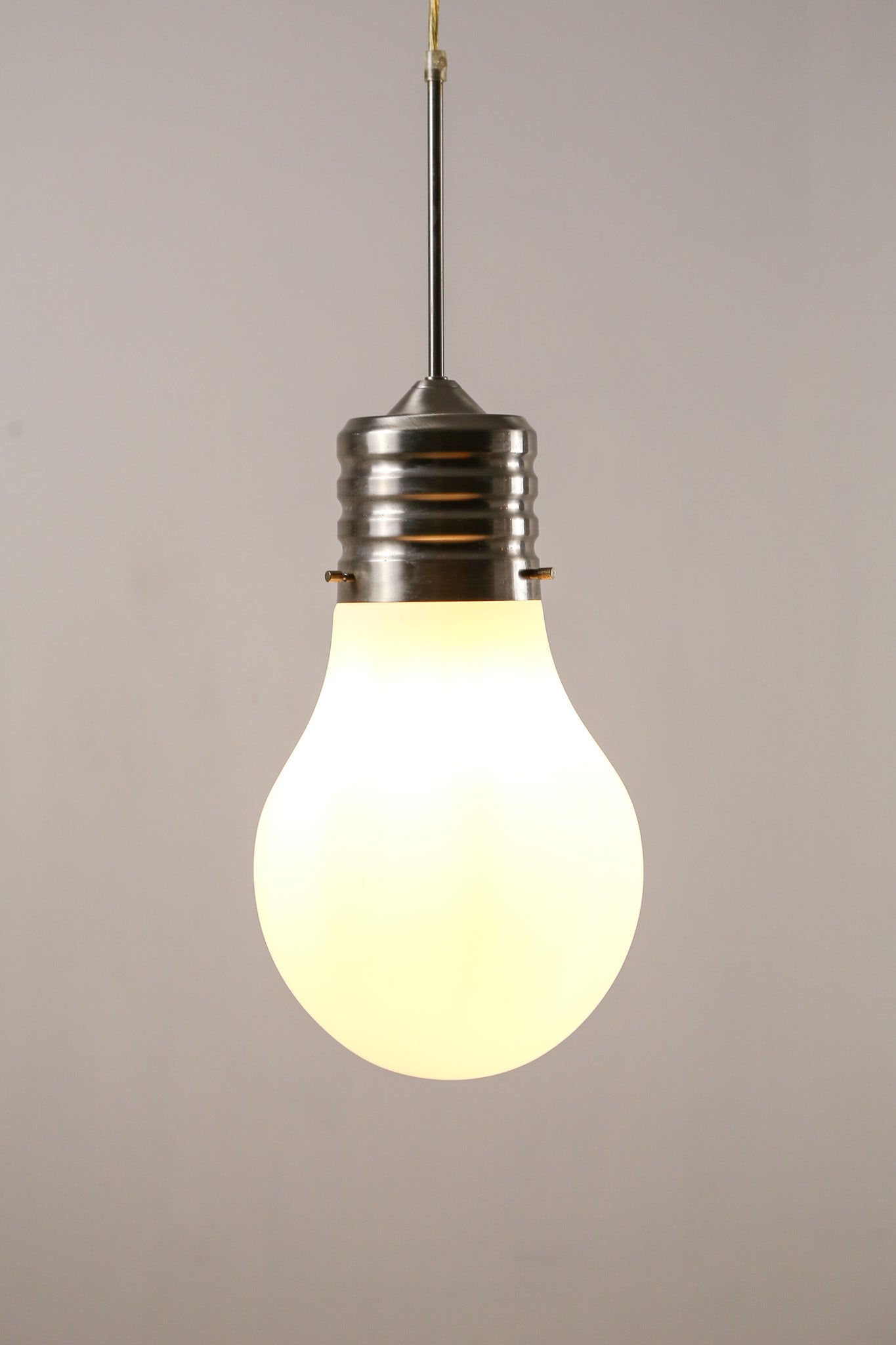Giant Bulb Table Lamp / 電球型ランプ