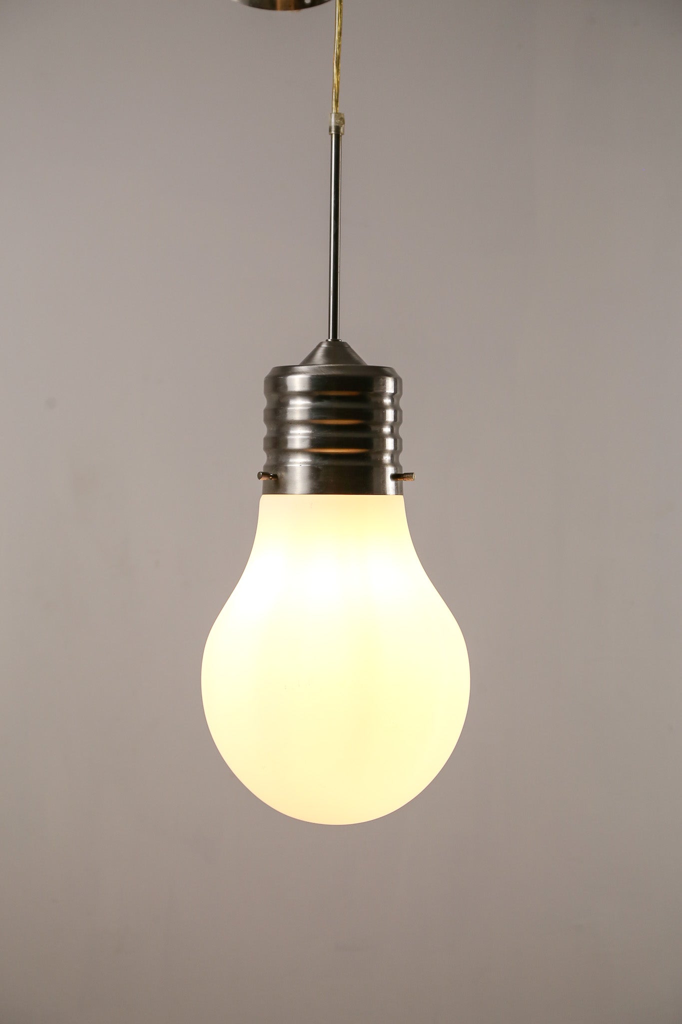 Giant Bulb Table Lamp / 電球型ランプ