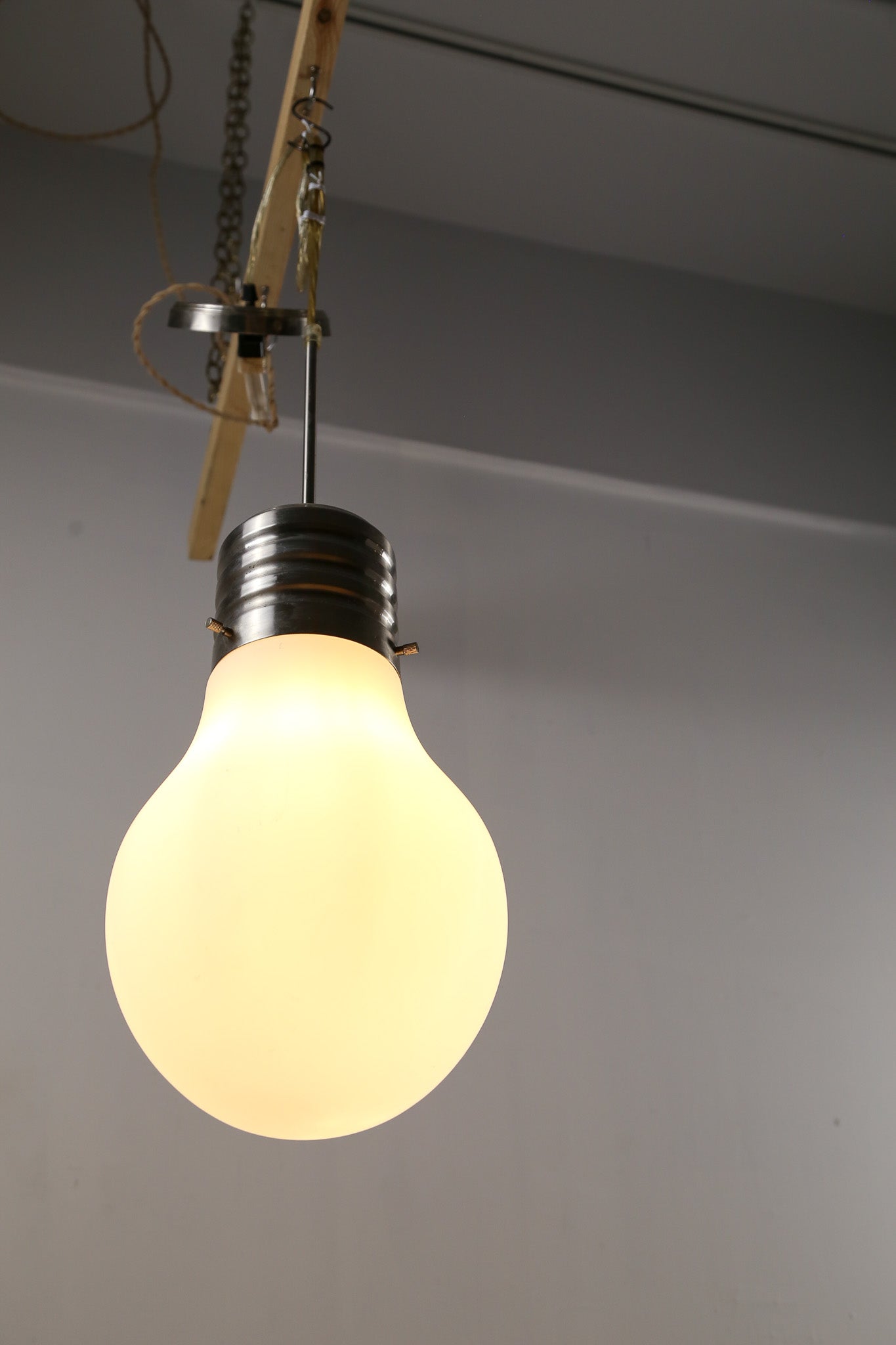 Giant Bulb Table Lamp / 電球型ランプ