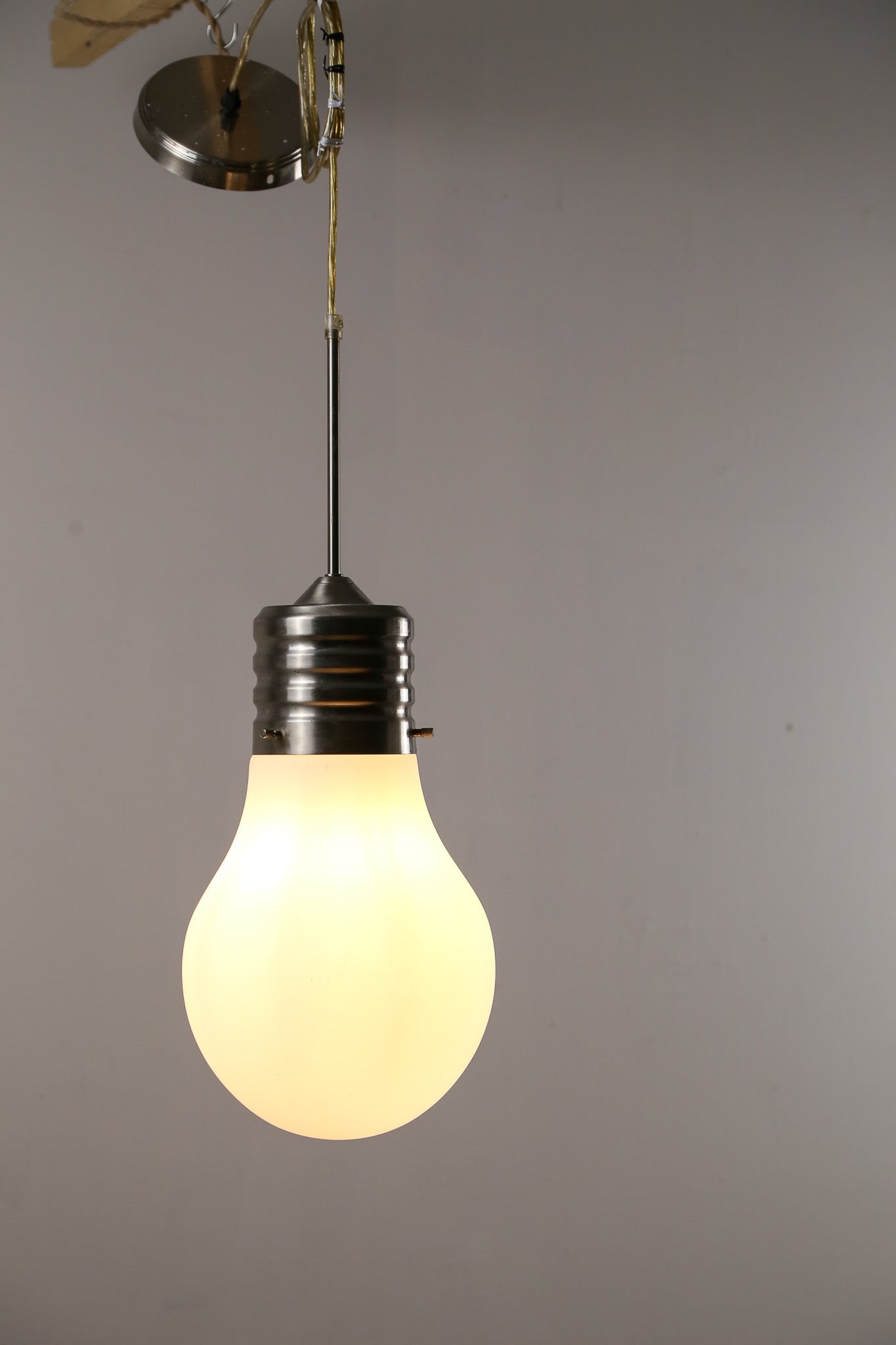 Giant Bulb Table Lamp / 電球型ランプ