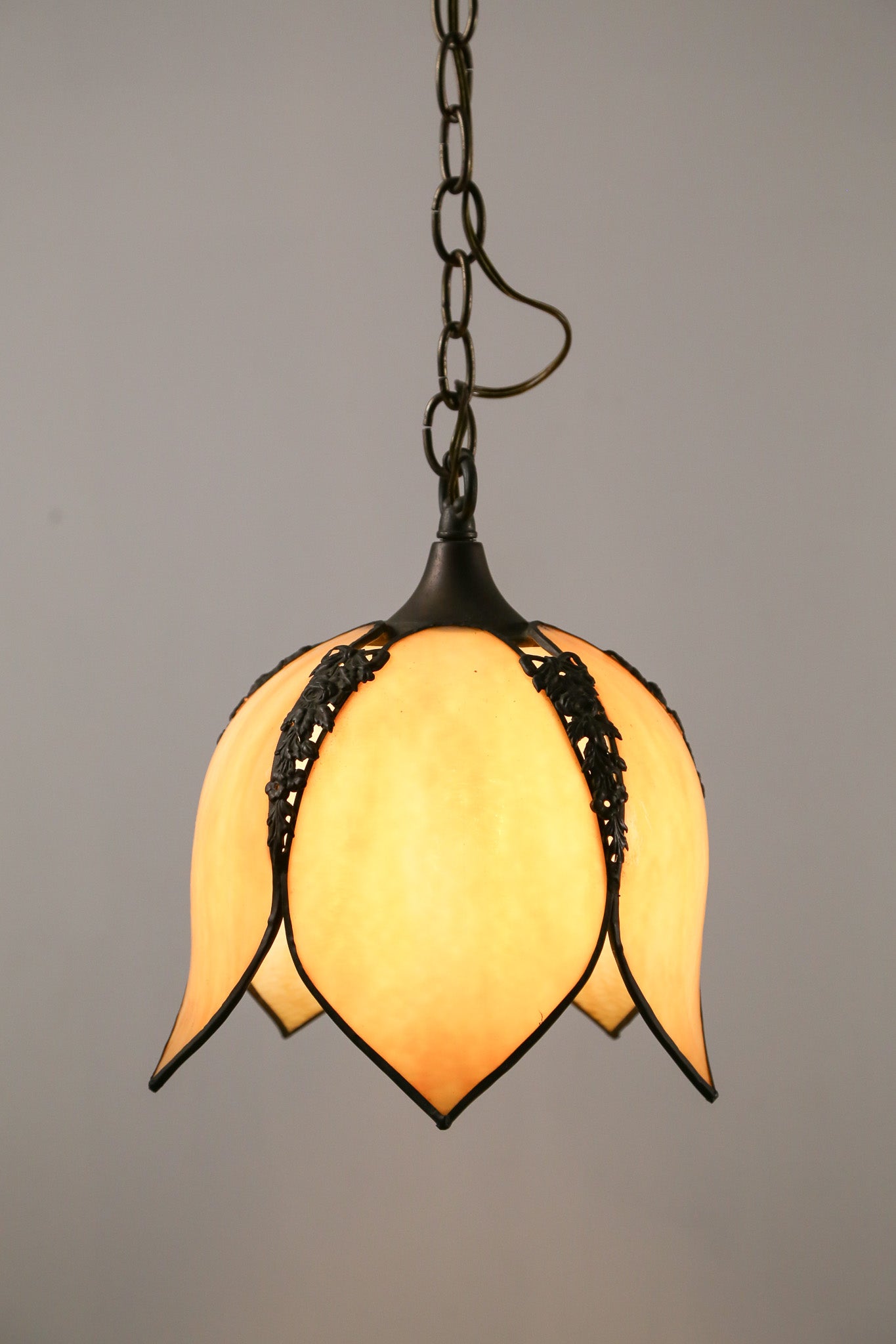 Flower Stained Glass Pendant / お花型 ステンドグラス ペンダントランプ