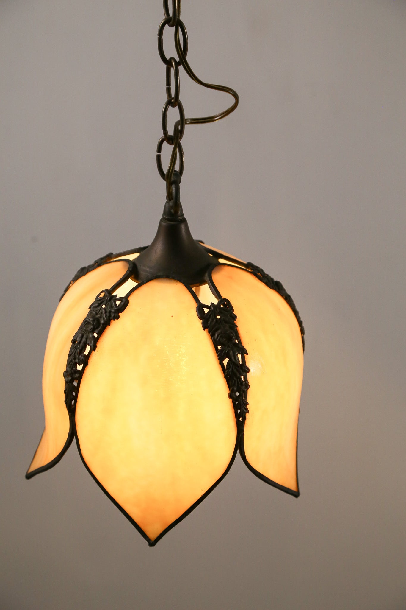 Flower Stained Glass Pendant / お花型 ステンドグラス ペンダントランプ