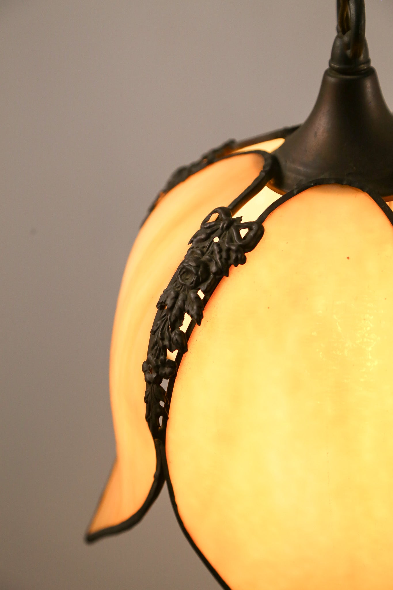 Flower Stained Glass Pendant / お花型 ステンドグラス ペンダントランプ