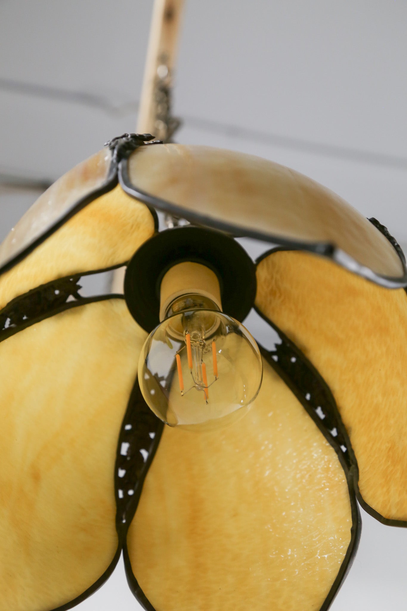 Flower Stained Glass Pendant / お花型 ステンドグラス ペンダントランプ