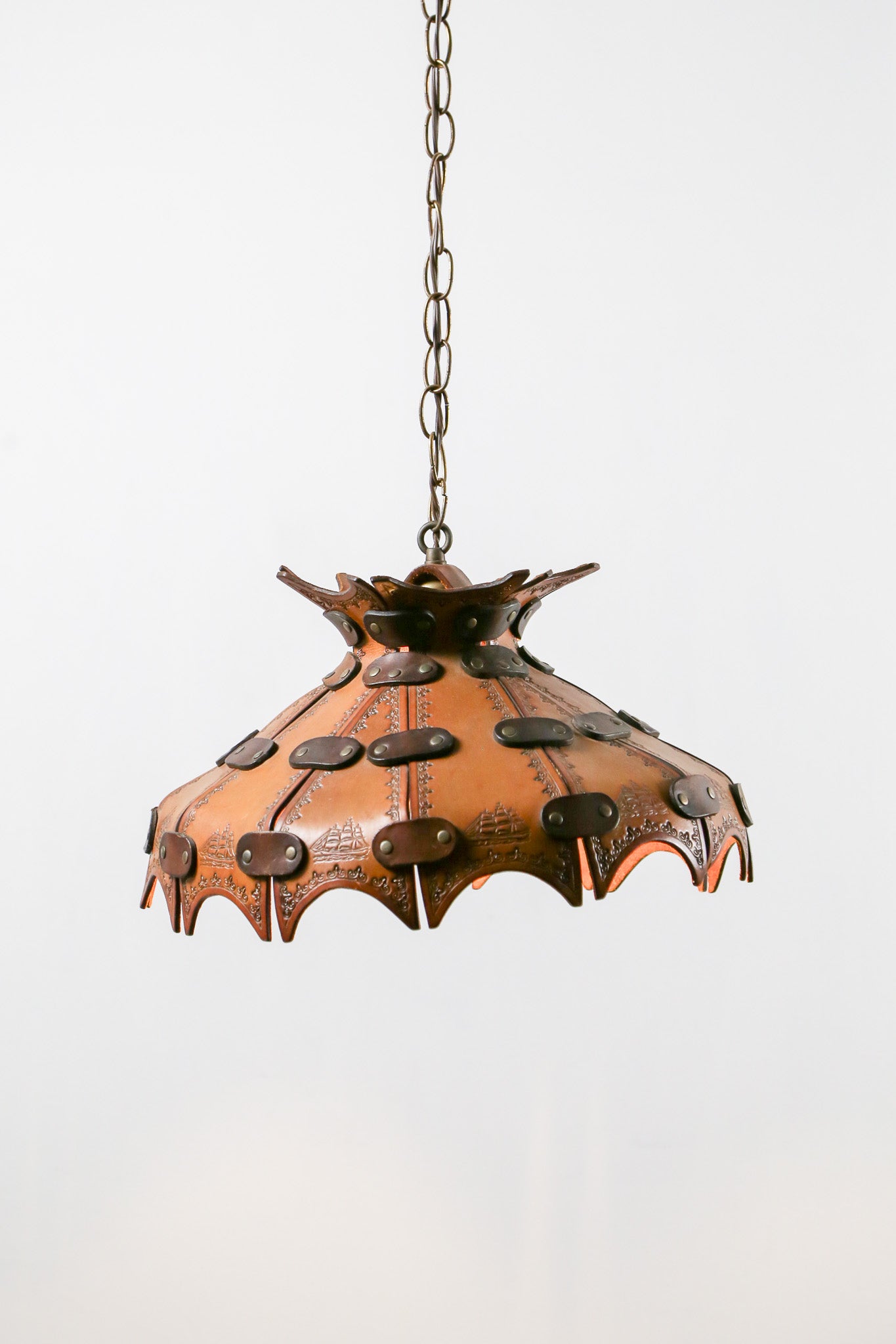 Leather Shade Pendant Light / 革のシェード ペンダント
