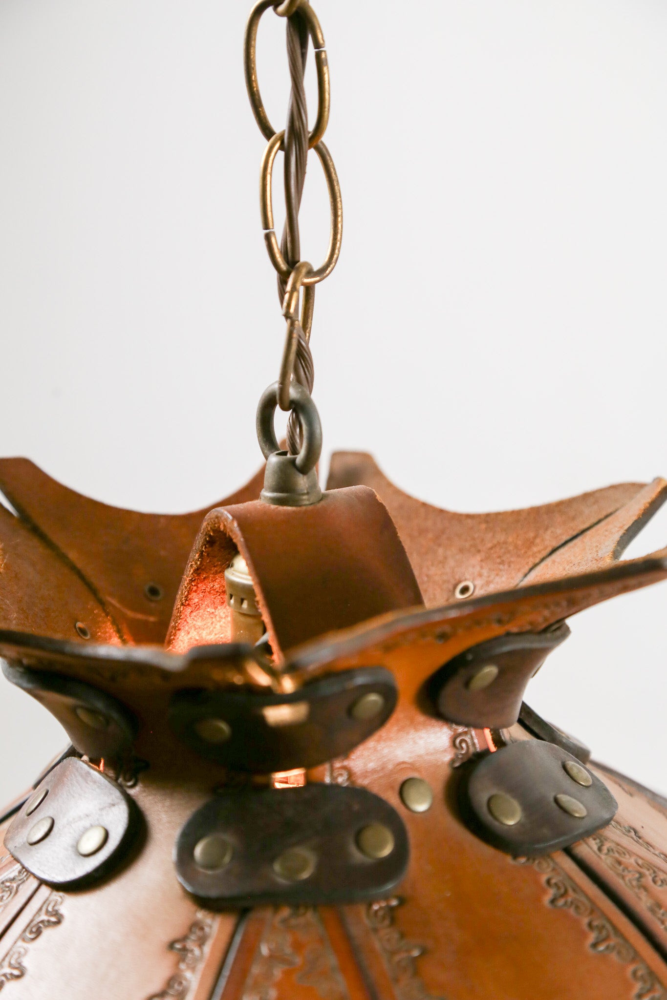 Leather Shade Pendant Light / 革のシェード ペンダント