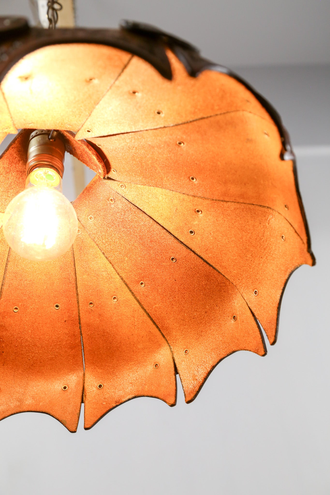 Leather Shade Pendant Light / 革のシェード ペンダント