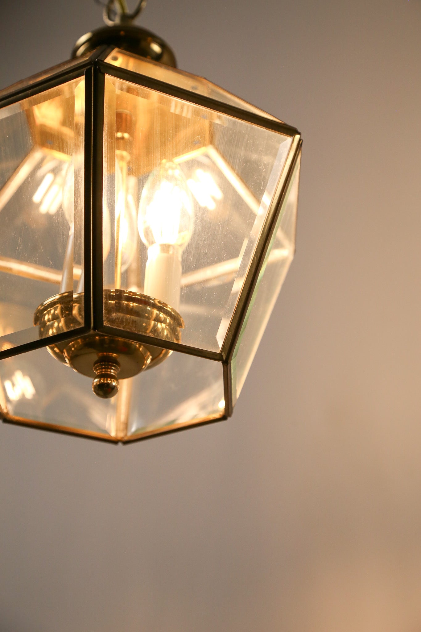 Hanging Lantern Style Brass Chandelier / 真鍮フレーム 吊り下げ式 ガラスランタンペンダントライト