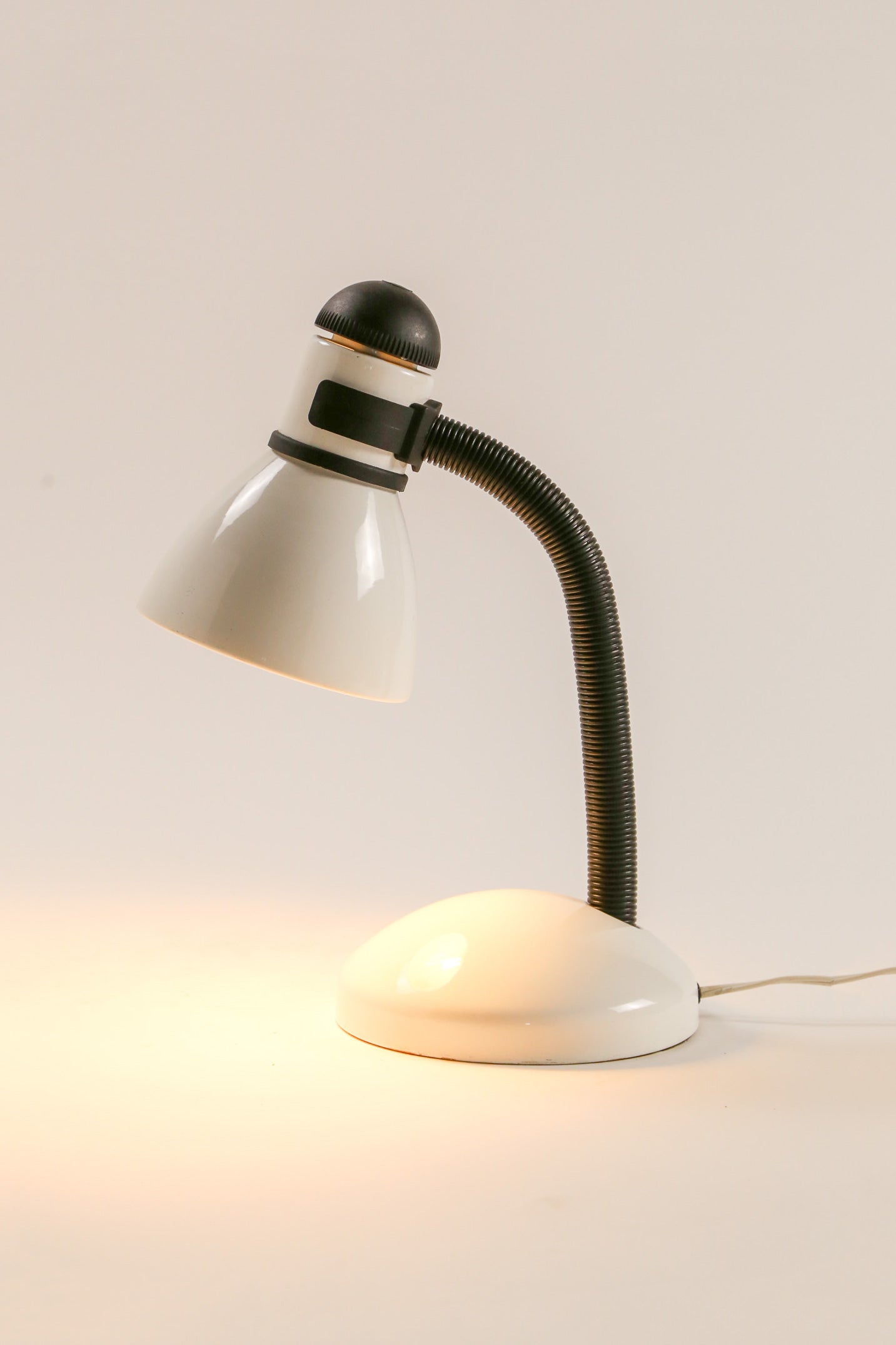 White & Black Gooseneck Desk Lamp / 白×黒 グースネックライト