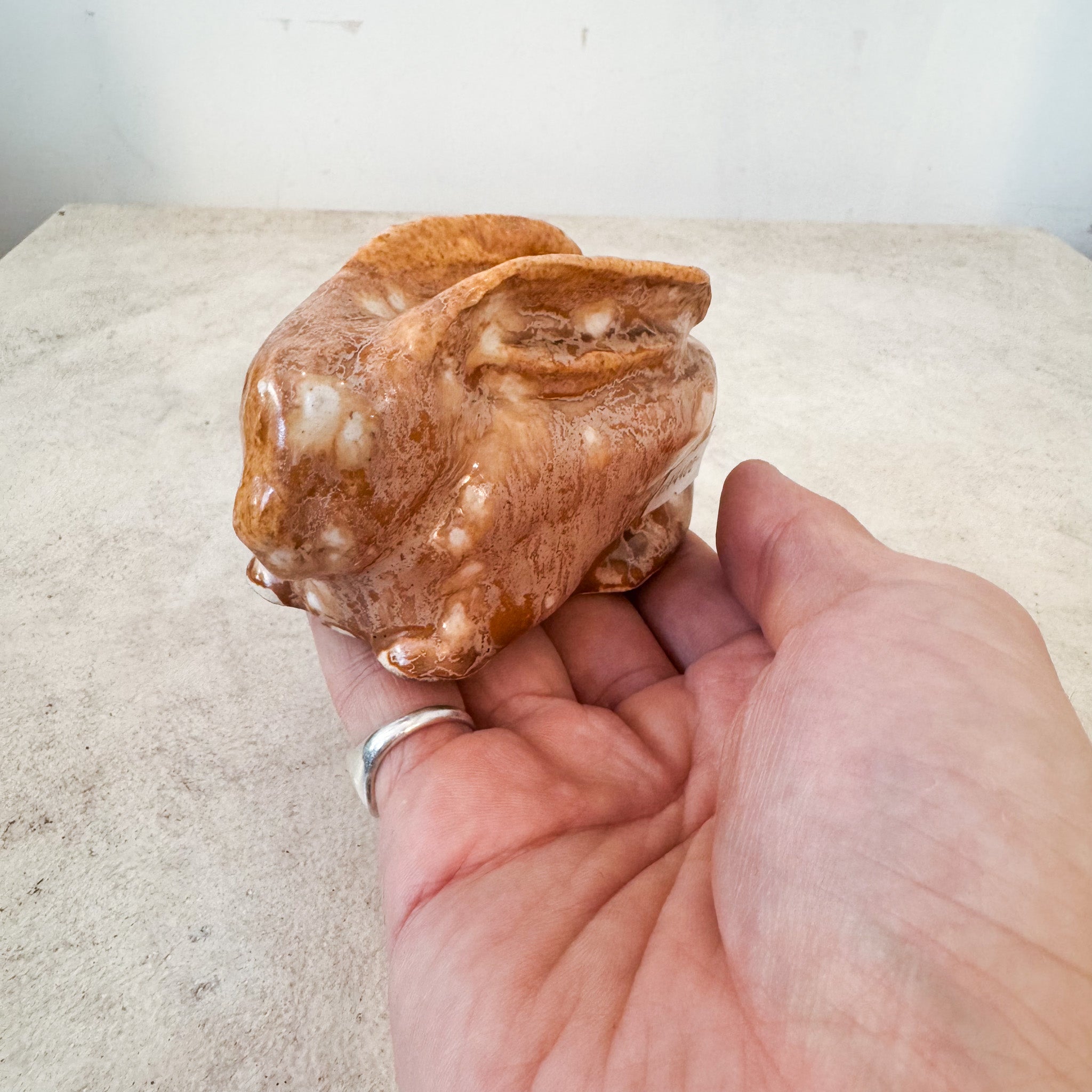 Ceramic Rabbit Figurine / 陶器製うさぎの置物