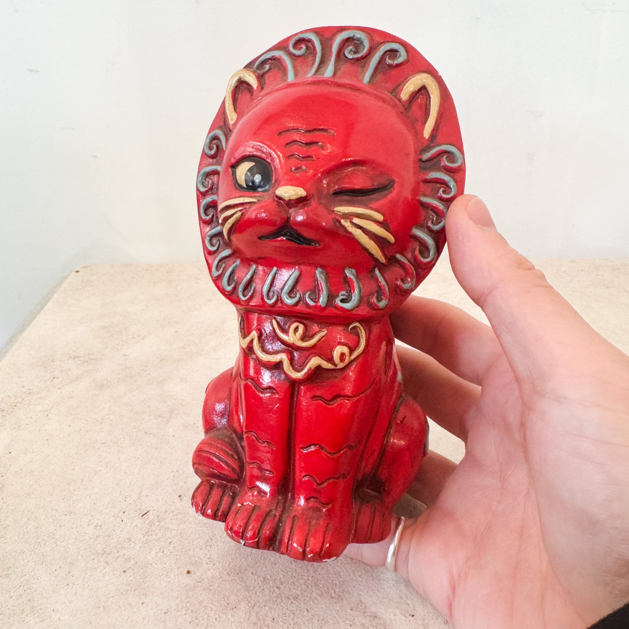 Ceramic Lion Bank / 陶器製ライオンの貯金箱