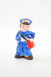Mailman Ceramic Figurine / 郵便配達員のヴィンテージフィギュア