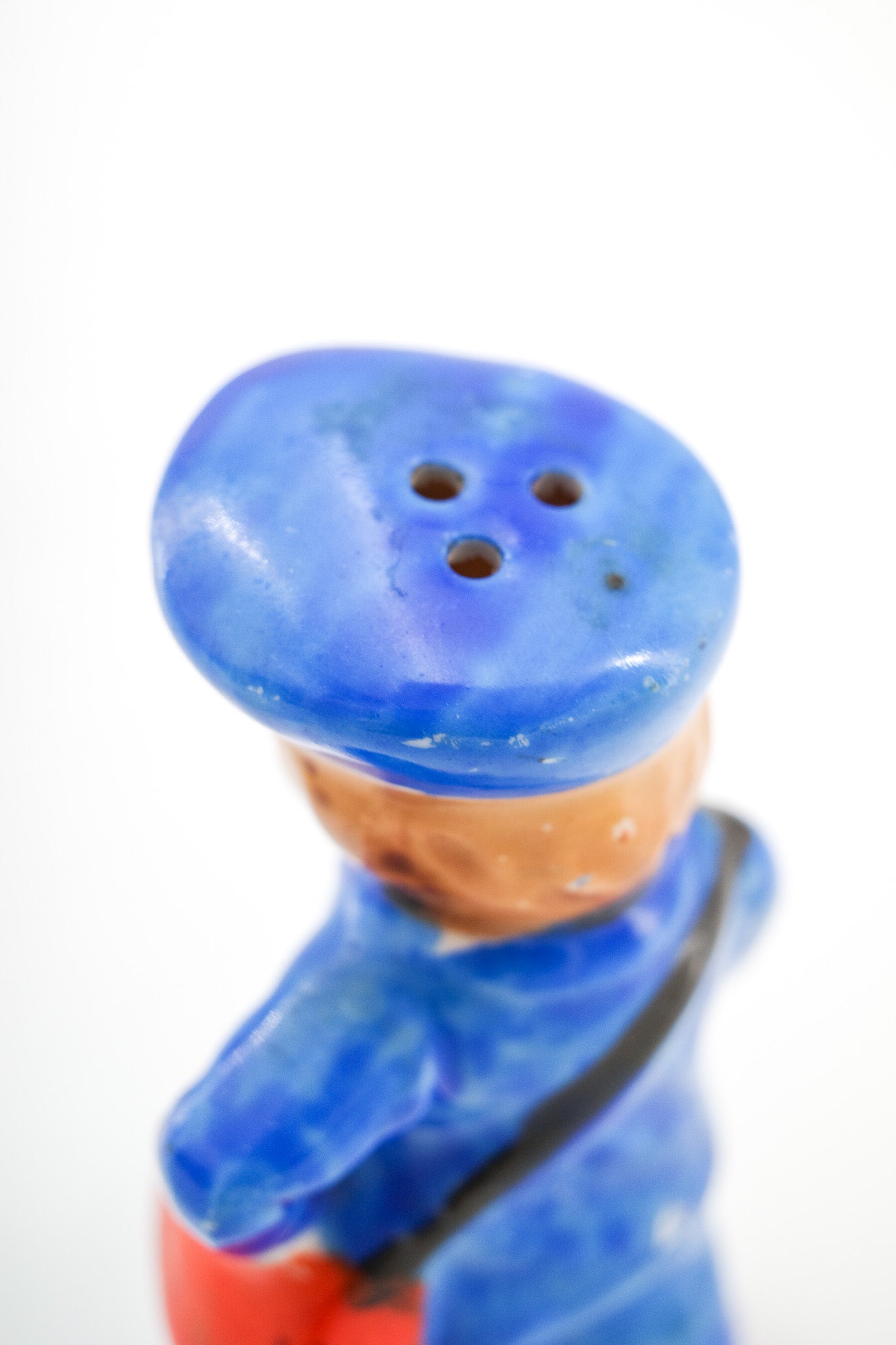 Mailman Ceramic Figurine / 郵便配達員のヴィンテージフィギュア