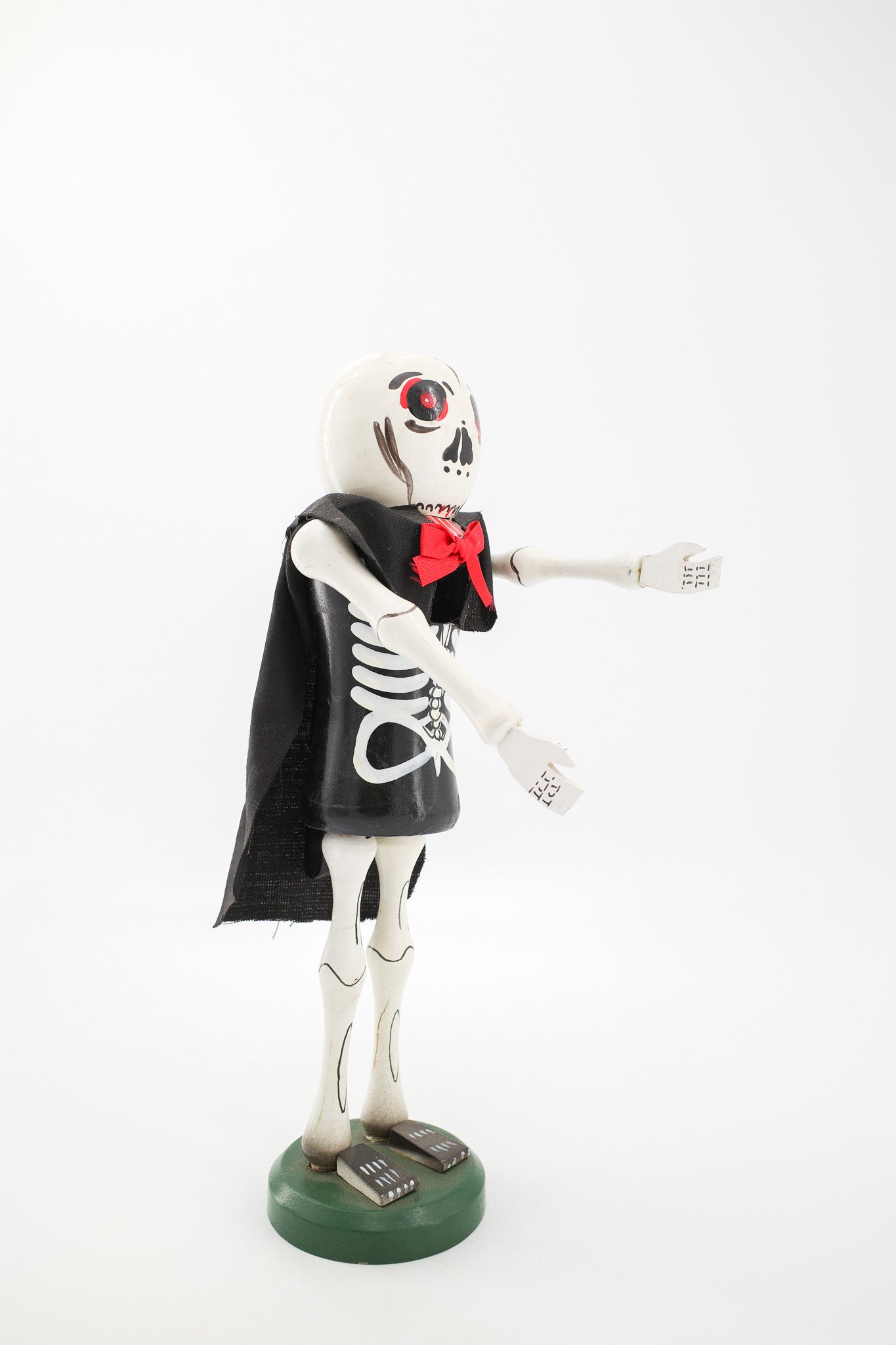 Vintage Skeleton Nutcracker with Cape / ヴィンテージ スケルトン ナッツクラッカー（ケープ付き）