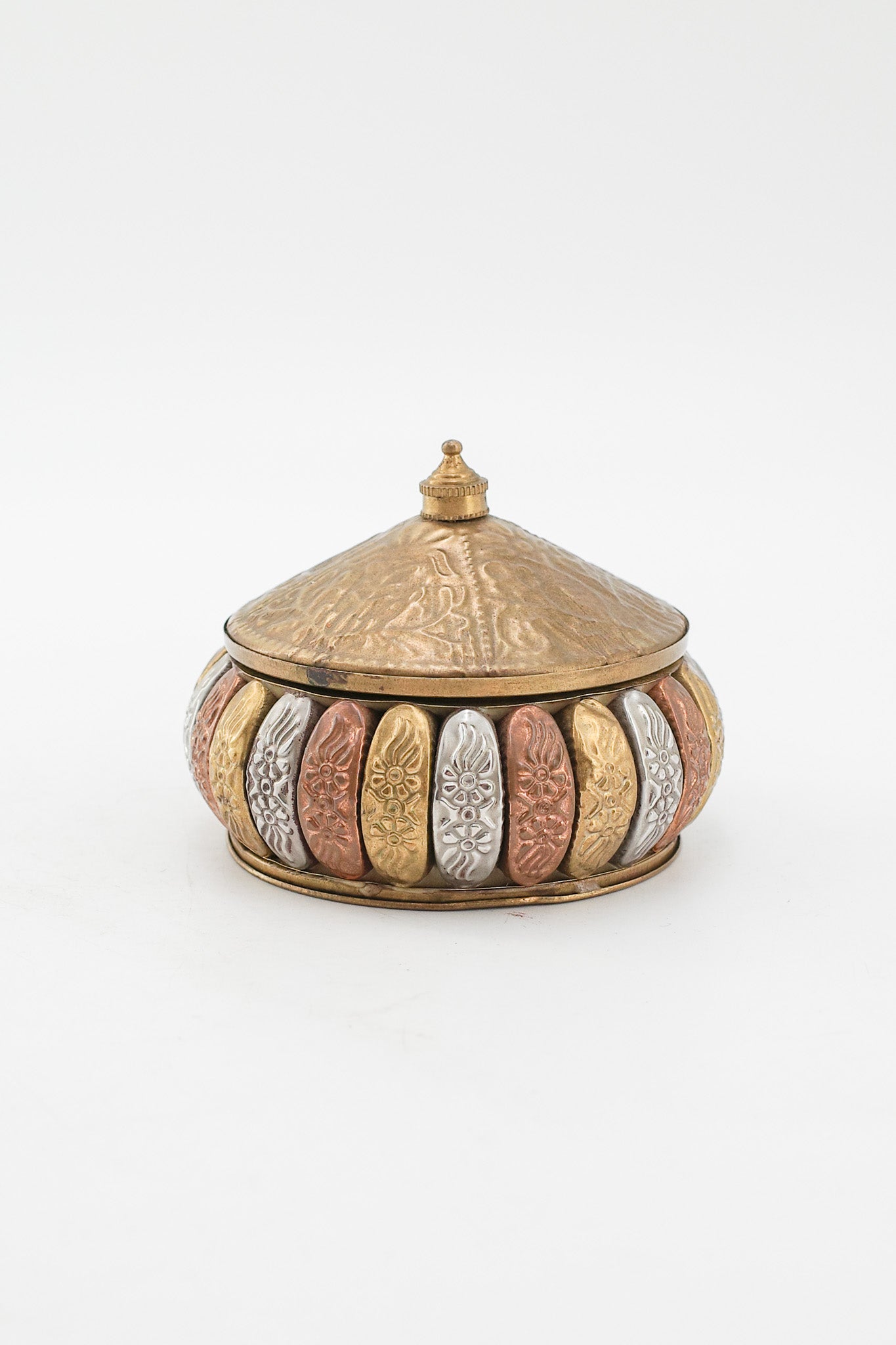 Vintage Metal Trinket Box with Botanical Relief / ヴィンテージ メタルレリーフ小物入れ