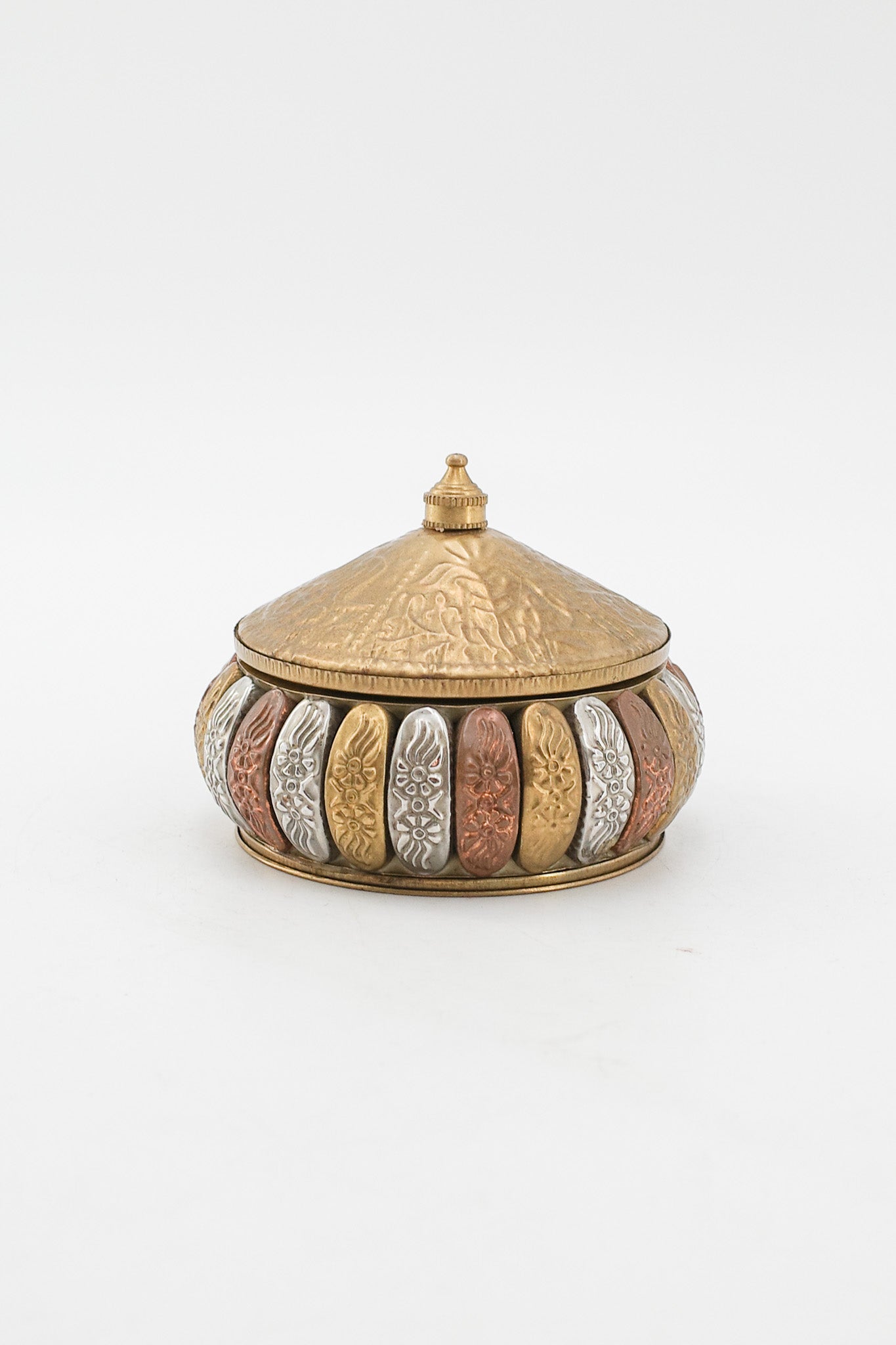 Vintage Metal Trinket Box with Botanical Relief / ヴィンテージ メタルレリーフ小物入れ