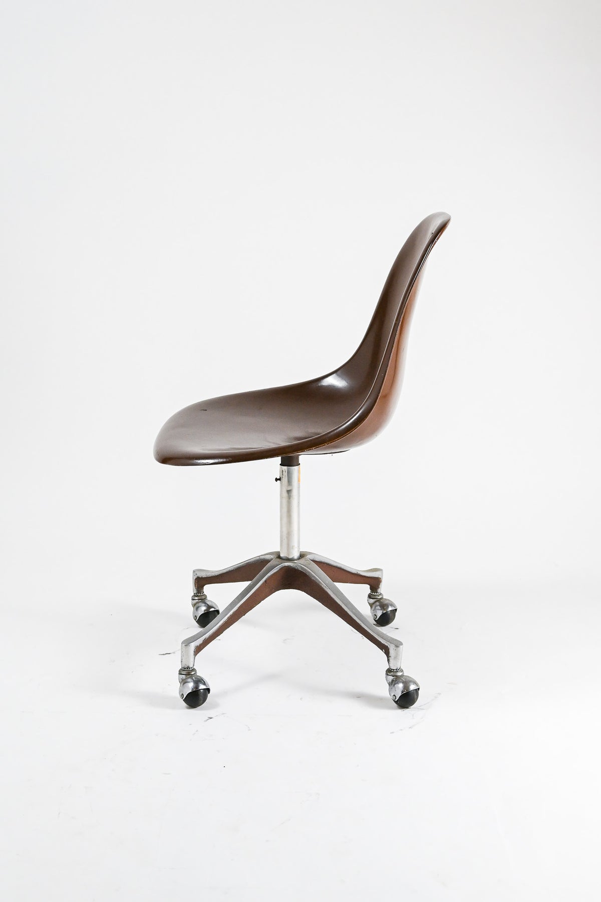 Shell Chair / キャスター付き シェルチェア