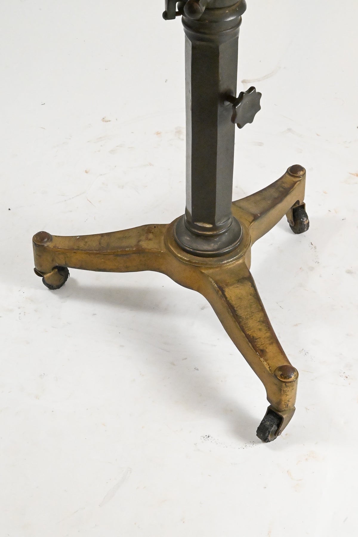 Adjustable Iron Stand Table / インダストリアル 昇降スツールテーブル(カスタム)