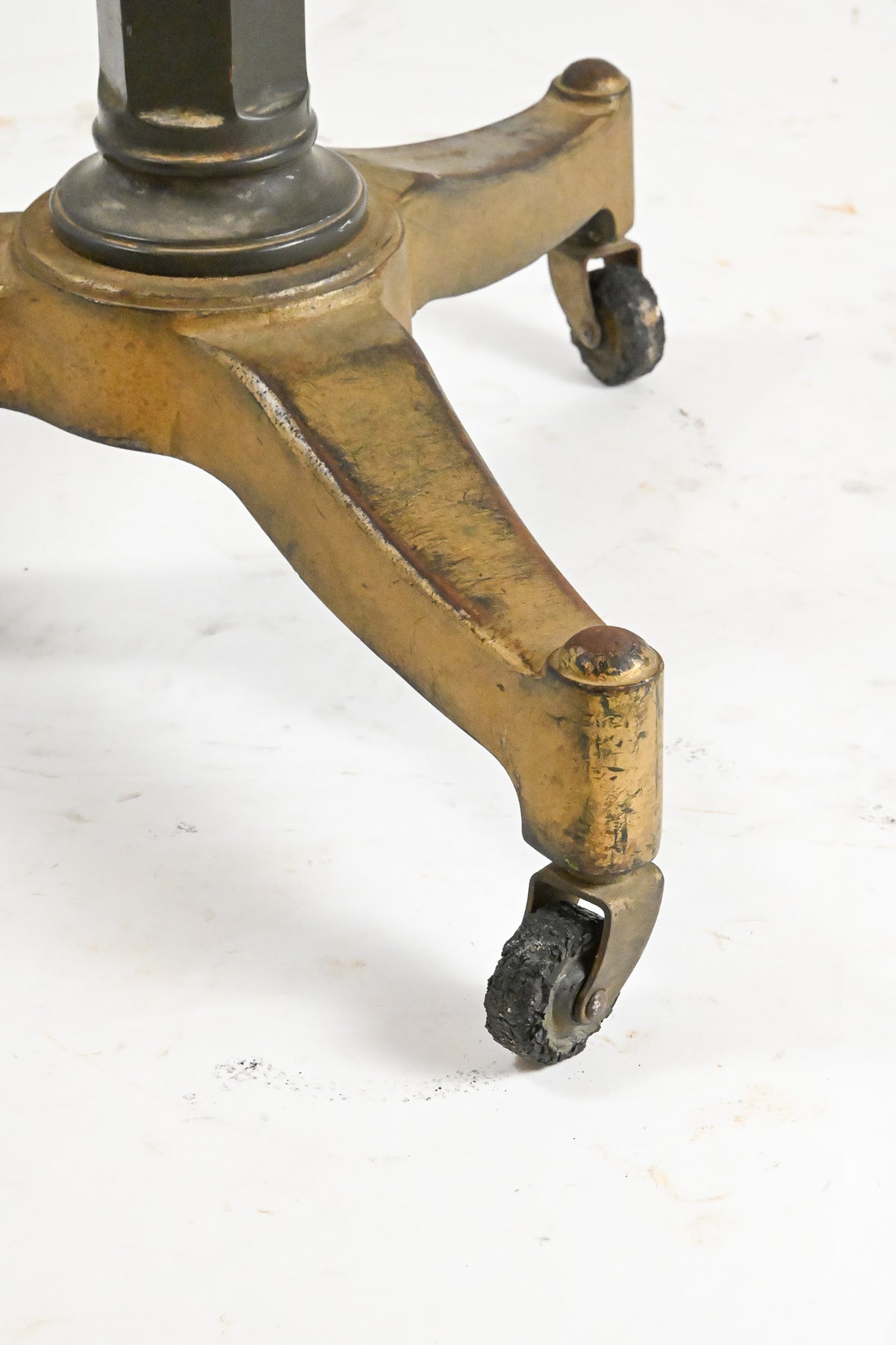 Adjustable Iron Stand Table / インダストリアル 昇降スツールテーブル(カスタム)