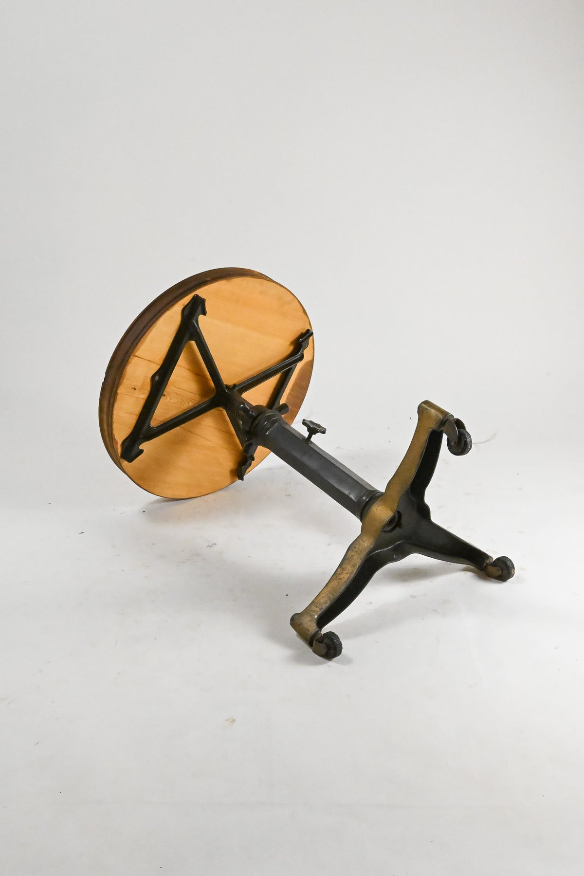 Adjustable Iron Stand Table / インダストリアル 昇降スツールテーブル(カスタム)