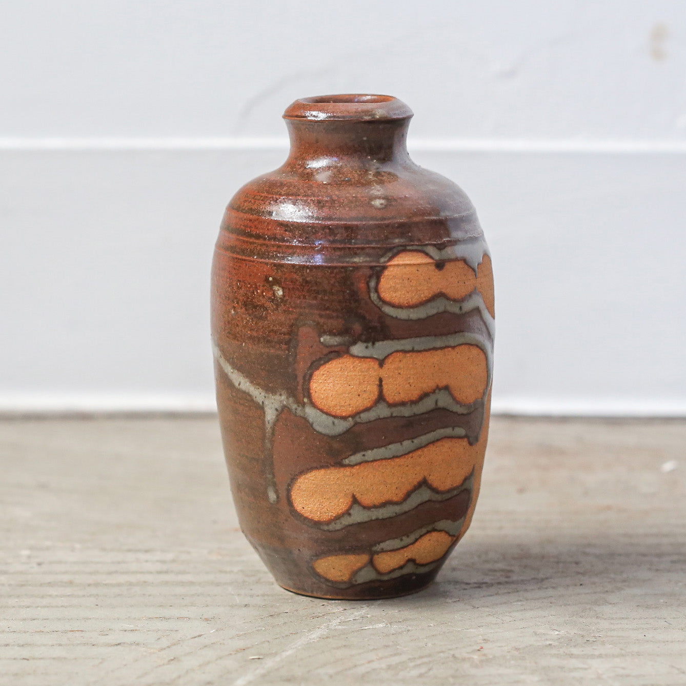Vase With Hand-Shaped Pattern / 手の跡のついた花器