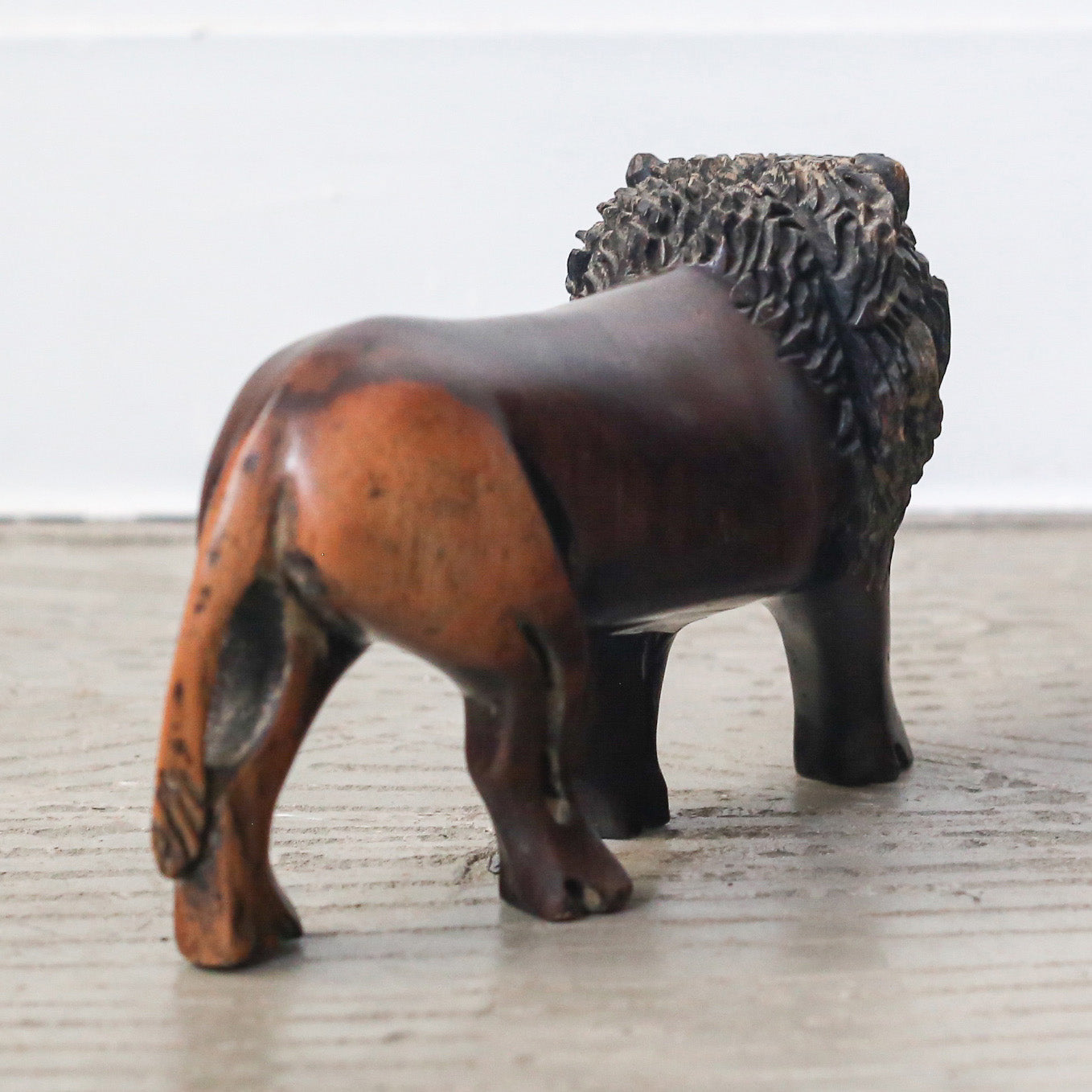 Wooden Lion / 木製のライオン